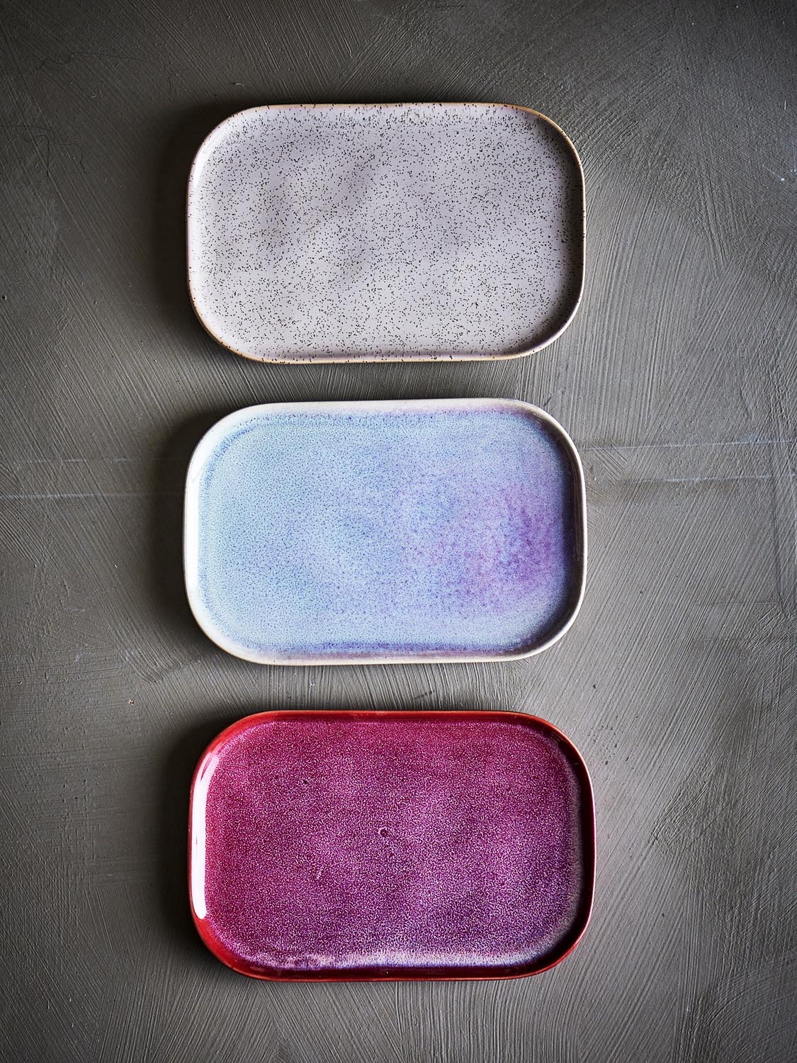 Addison Teller, Rose, Steingut in Rose präsentiert im Onlineshop von KAQTU Design AG. Teller ist von Bloomingville