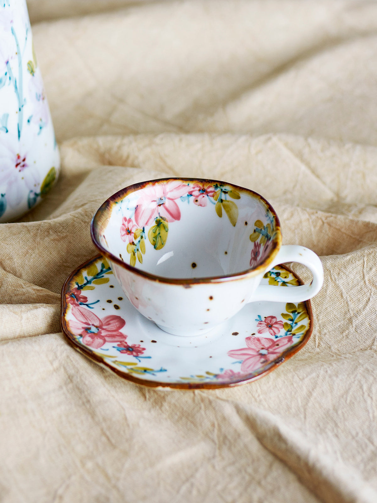 Savina Tasse mit Untertasse, Bunt, Steingut in Multi präsentiert im Onlineshop von KAQTU Design AG. Tasse ist von Creative Collection