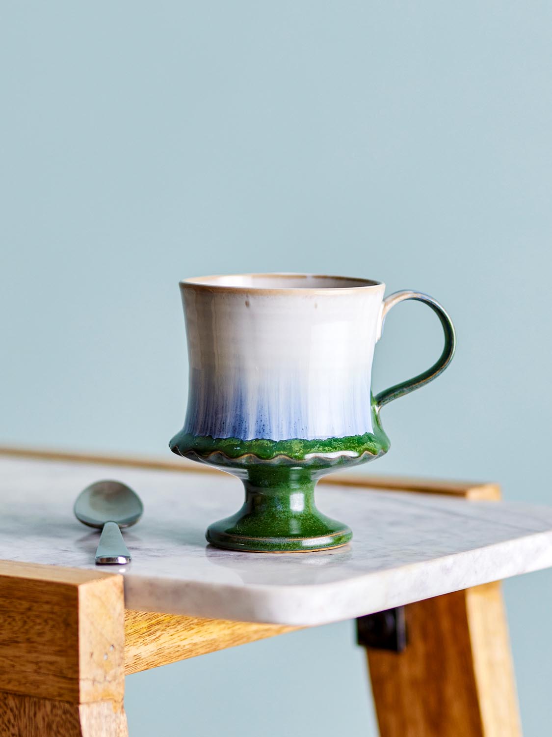 Odile Becher, Blau, Steingut in Blue präsentiert im Onlineshop von KAQTU Design AG. Tasse ist von Creative Collection