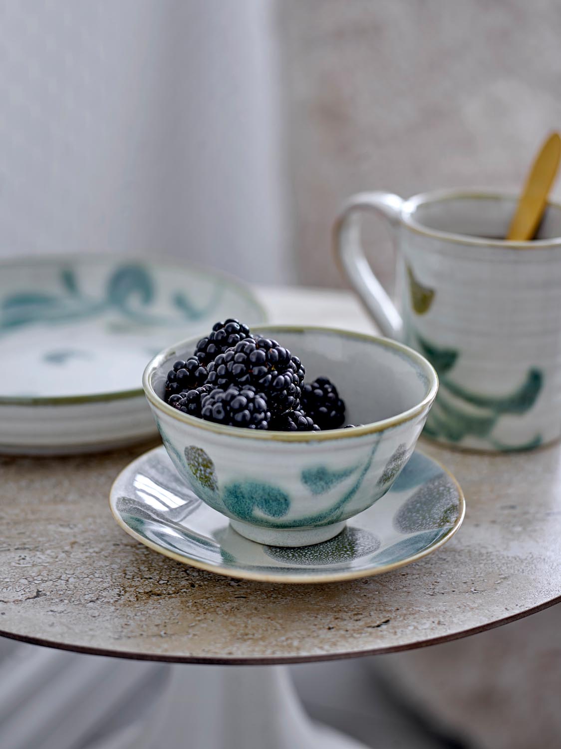 Bethany Becher, Bunt, Steingut in Multi präsentiert im Onlineshop von KAQTU Design AG. Tasse ist von Creative Collection
