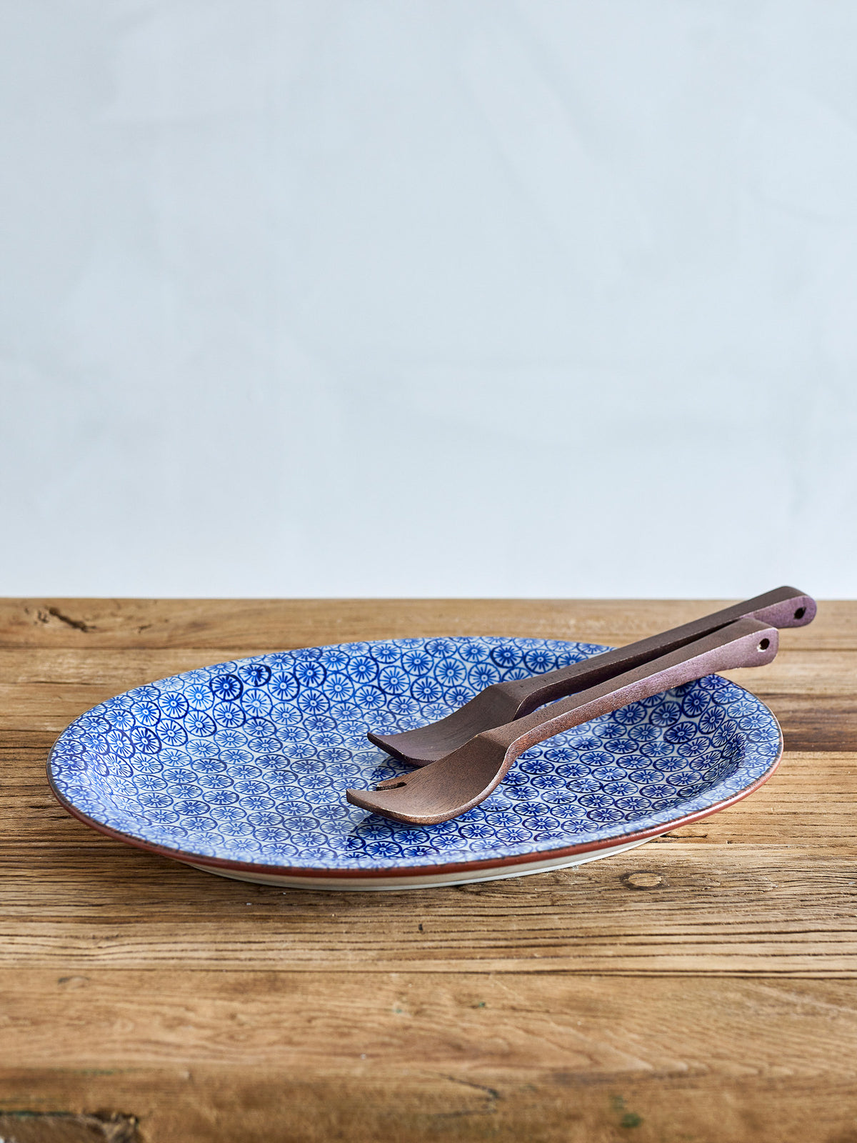Karine Servierplatte, Blau, Steingut in Blue präsentiert im Onlineshop von KAQTU Design AG. Servierplatten ist von Bloomingville