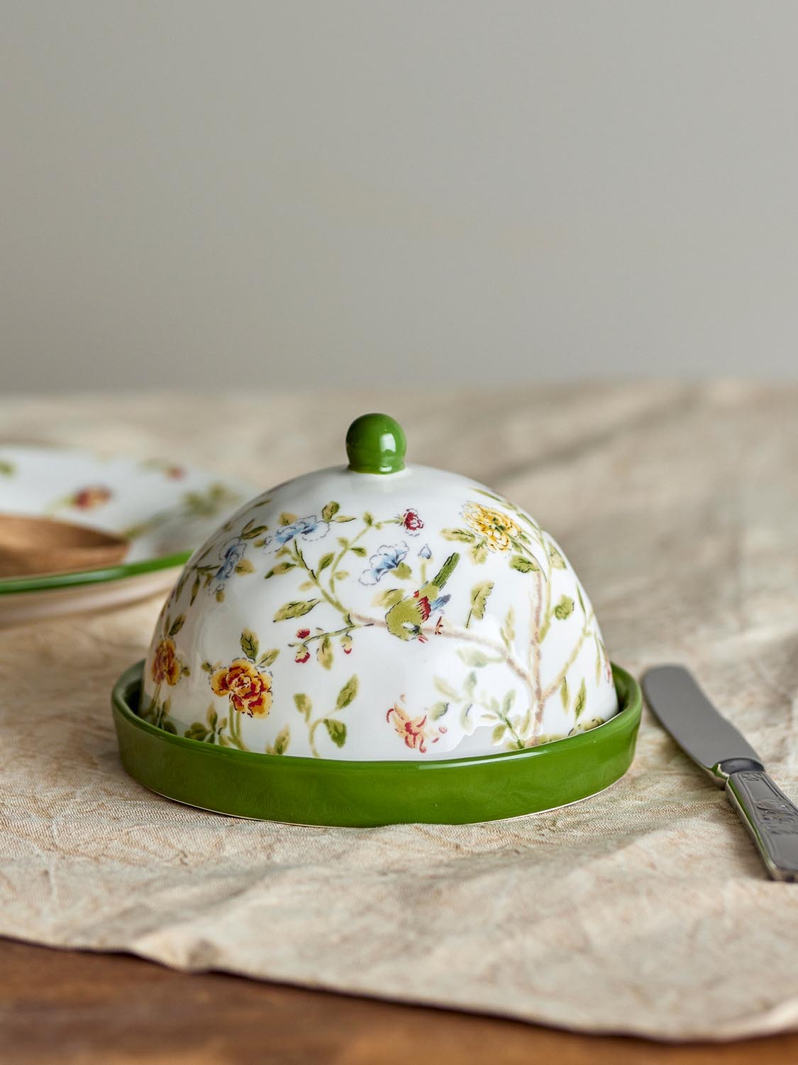 Bloomie Butterdose, Bunt, Steingut in Multi präsentiert im Onlineshop von KAQTU Design AG. Käsezubehör ist von Creative Collection