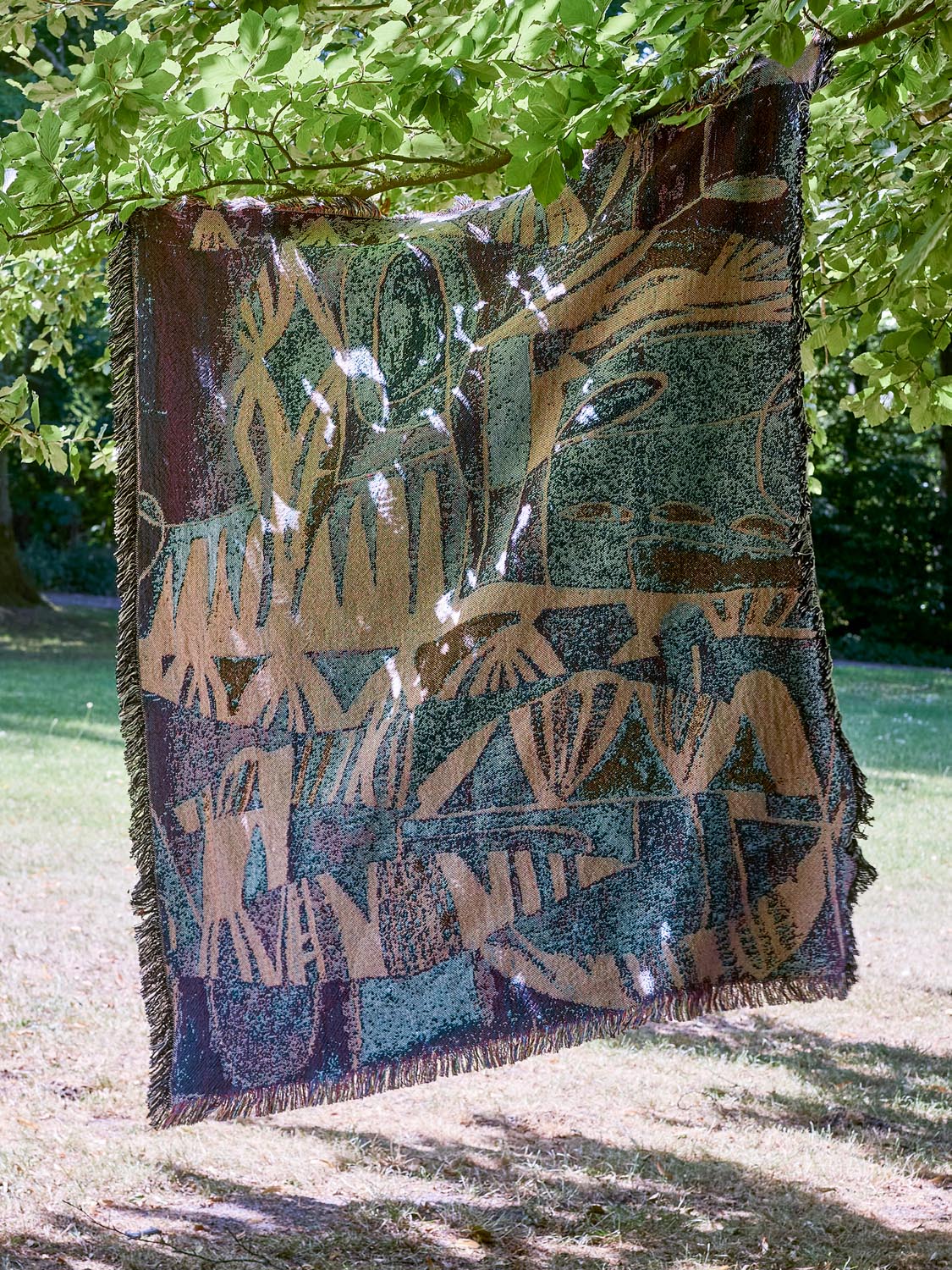 Rahul Decke, Bunt, Recycelte Baumwolle in Multi präsentiert im Onlineshop von KAQTU Design AG. Bettüberwurf ist von Bloomingville