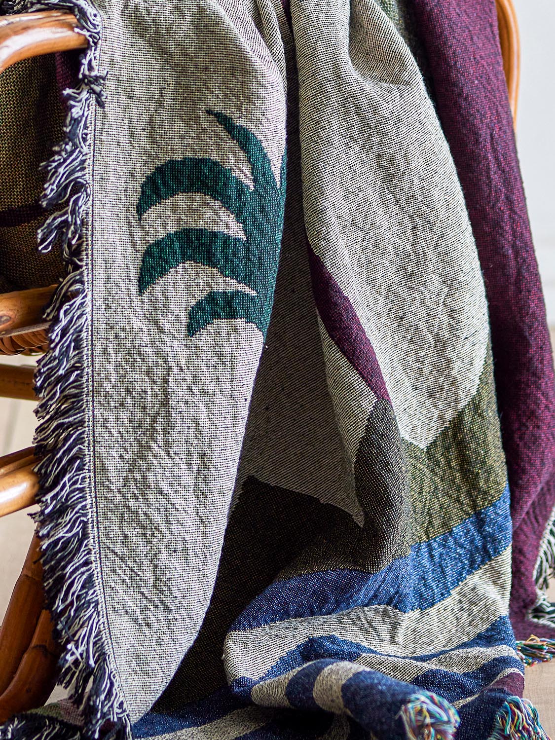 Vinay Decke, Bunt, Recycelte Baumwolle in Multi präsentiert im Onlineshop von KAQTU Design AG. Bettüberwurf ist von Creative Collection