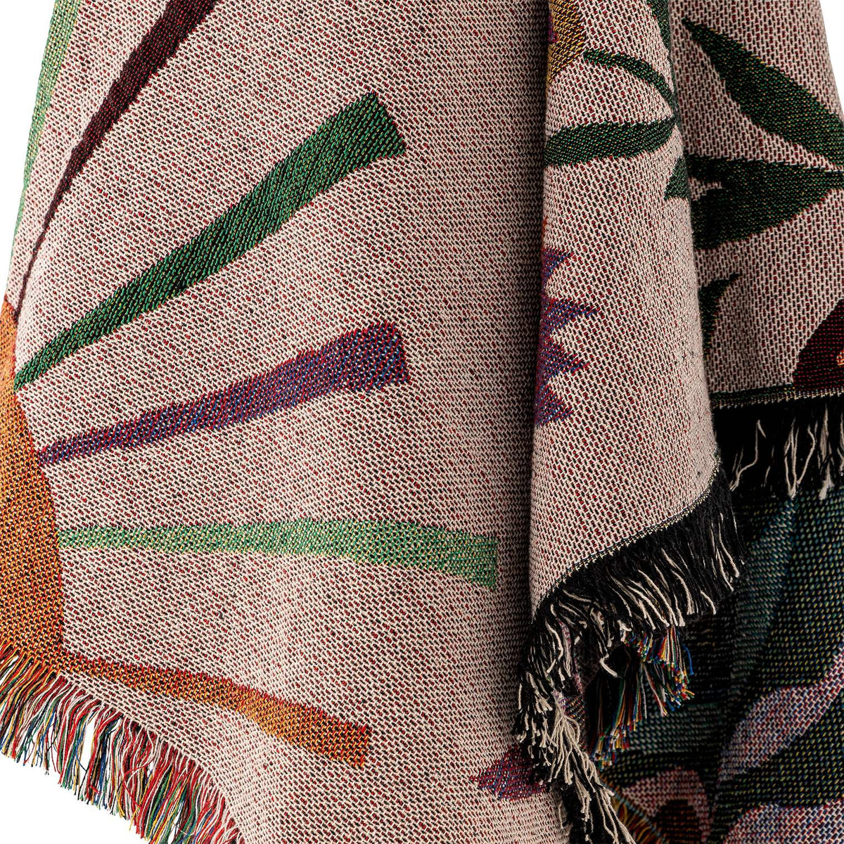 Gewebte Wolldecke Yash in Multi mit botanischem Muster auf beiden Seiten, Mischfasern aus Baumwolle, Polyester, Viskose und Wolle, mit bunten Fransen am Rand.