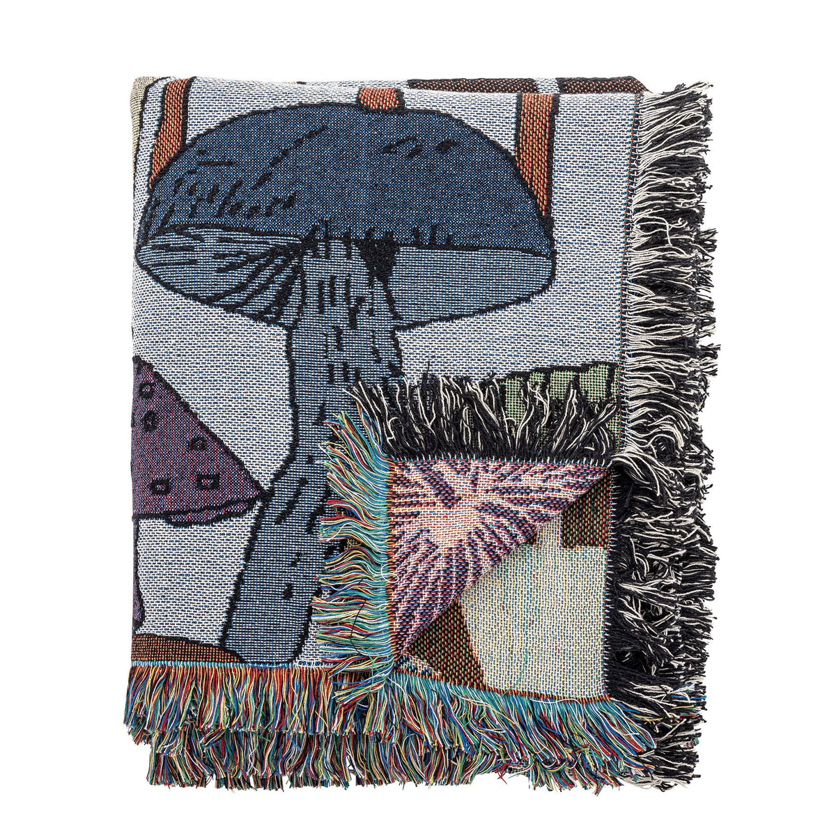 Gewebte Sonam Decke von Bloomingville Mini in Multi mit Pilzillustration auf blauem Hintergrund, mehrfarbigen Fransen an den Kanten, Mischfasern