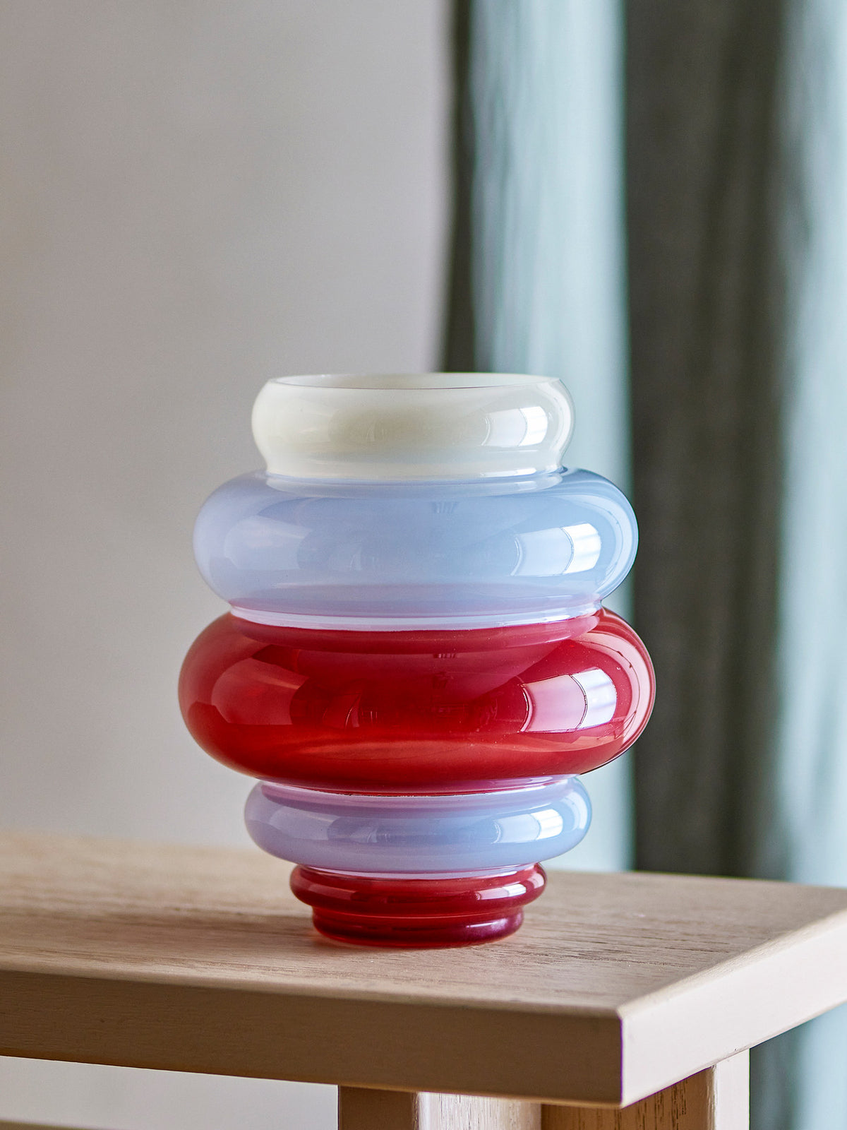 Annhelene Vase, Bunt, Glas in Multi präsentiert im Onlineshop von KAQTU Design AG. Vase ist von Bloomingville