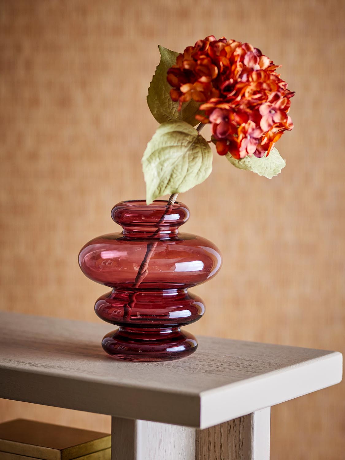 Kayn Vase, Violett, Glas in Purple präsentiert im Onlineshop von KAQTU Design AG. Vase ist von Bloomingville