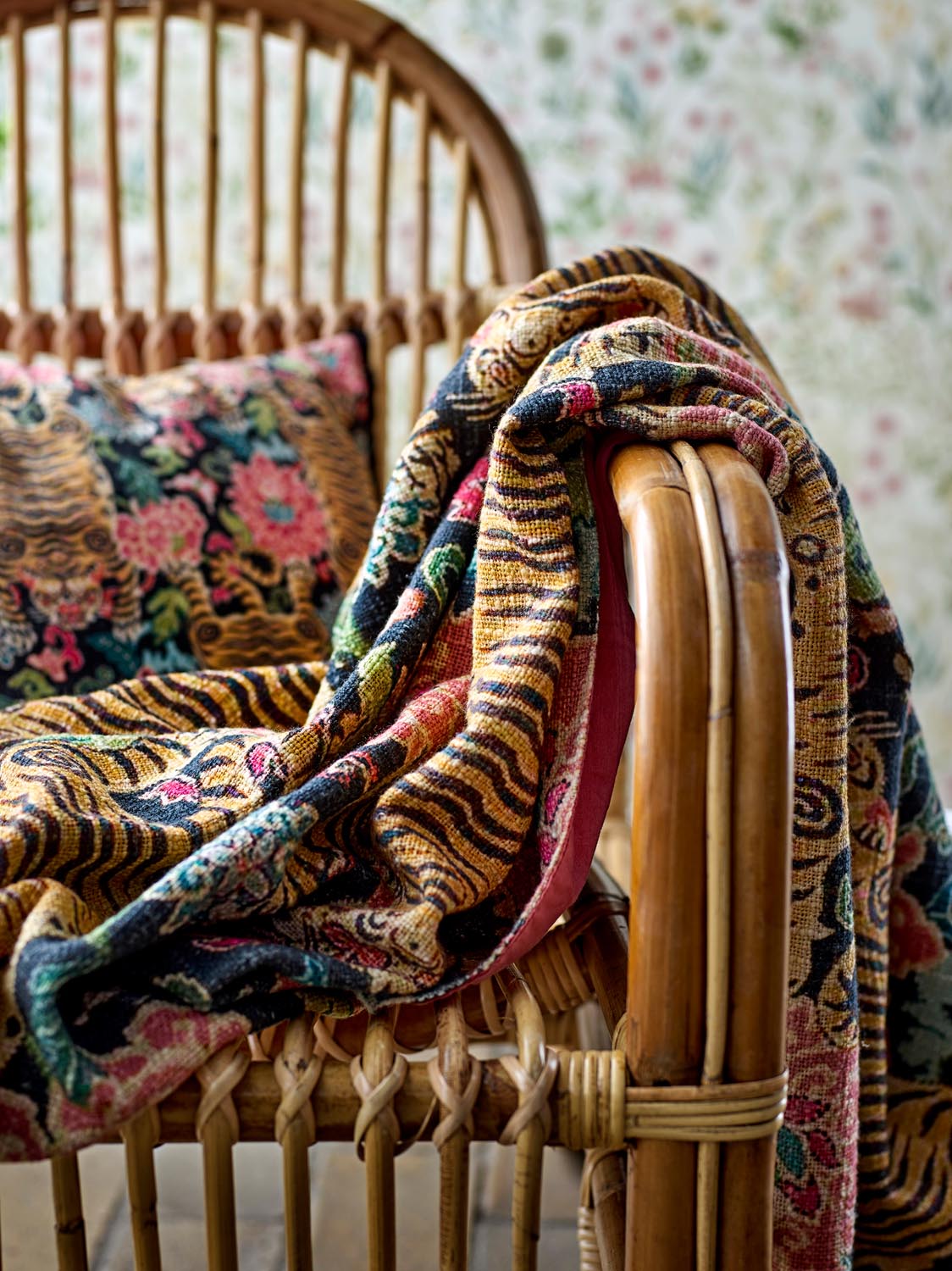 Lester Decke, Bunt, Baumwolle in Multi präsentiert im Onlineshop von KAQTU Design AG. Bettüberwurf ist von Creative Collection