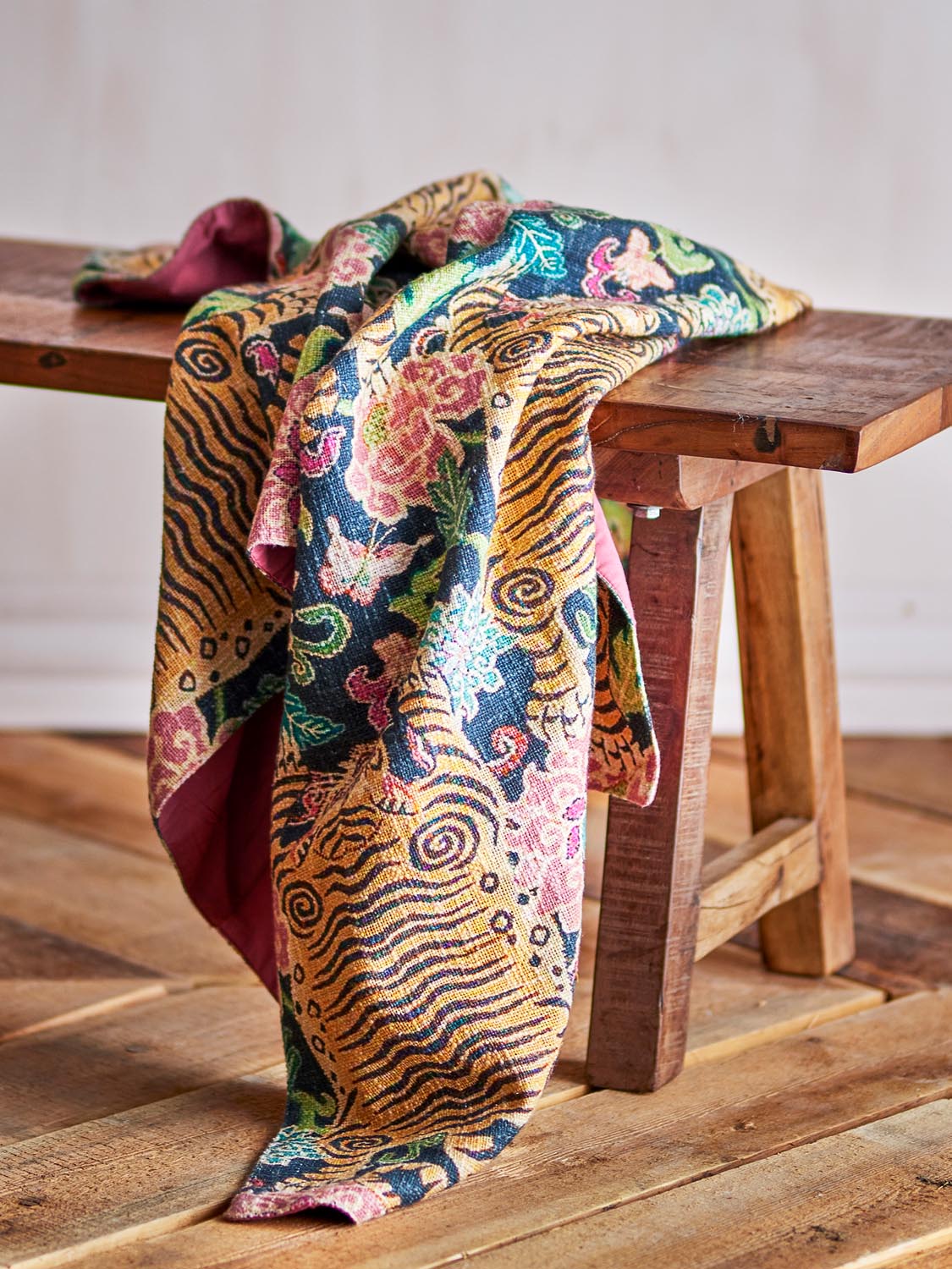 Lester Decke, Bunt, Baumwolle in Multi präsentiert im Onlineshop von KAQTU Design AG. Bettüberwurf ist von Creative Collection