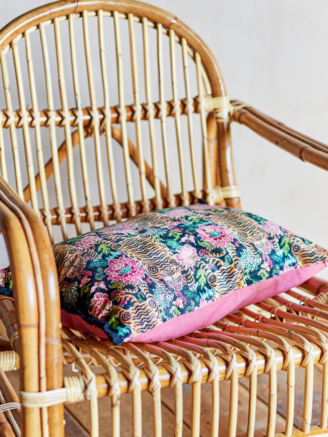 Lester Kissen, Bunt, Baumwolle in Multi präsentiert im Onlineshop von KAQTU Design AG. Deko Kissenbezug ist von Creative Collection