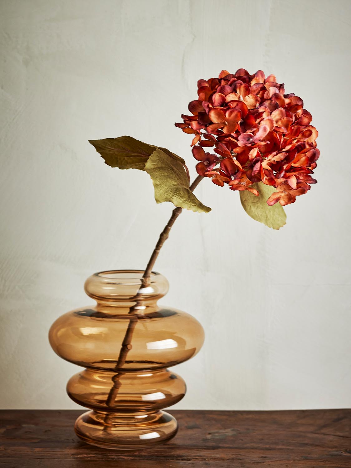 Hydrangea Stiel, Orange, Künstliche Blumen in Orange präsentiert im Onlineshop von KAQTU Design AG. Kunstpflanze ist von Bloomingville