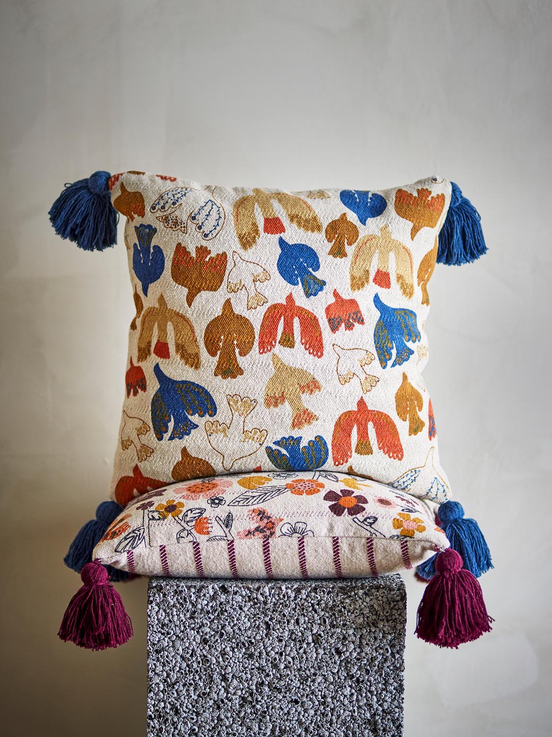 Anniversary Kissen, Bunt, Baumwolle in Multi präsentiert im Onlineshop von KAQTU Design AG. Deko Kissenbezug ist von Bloomingville