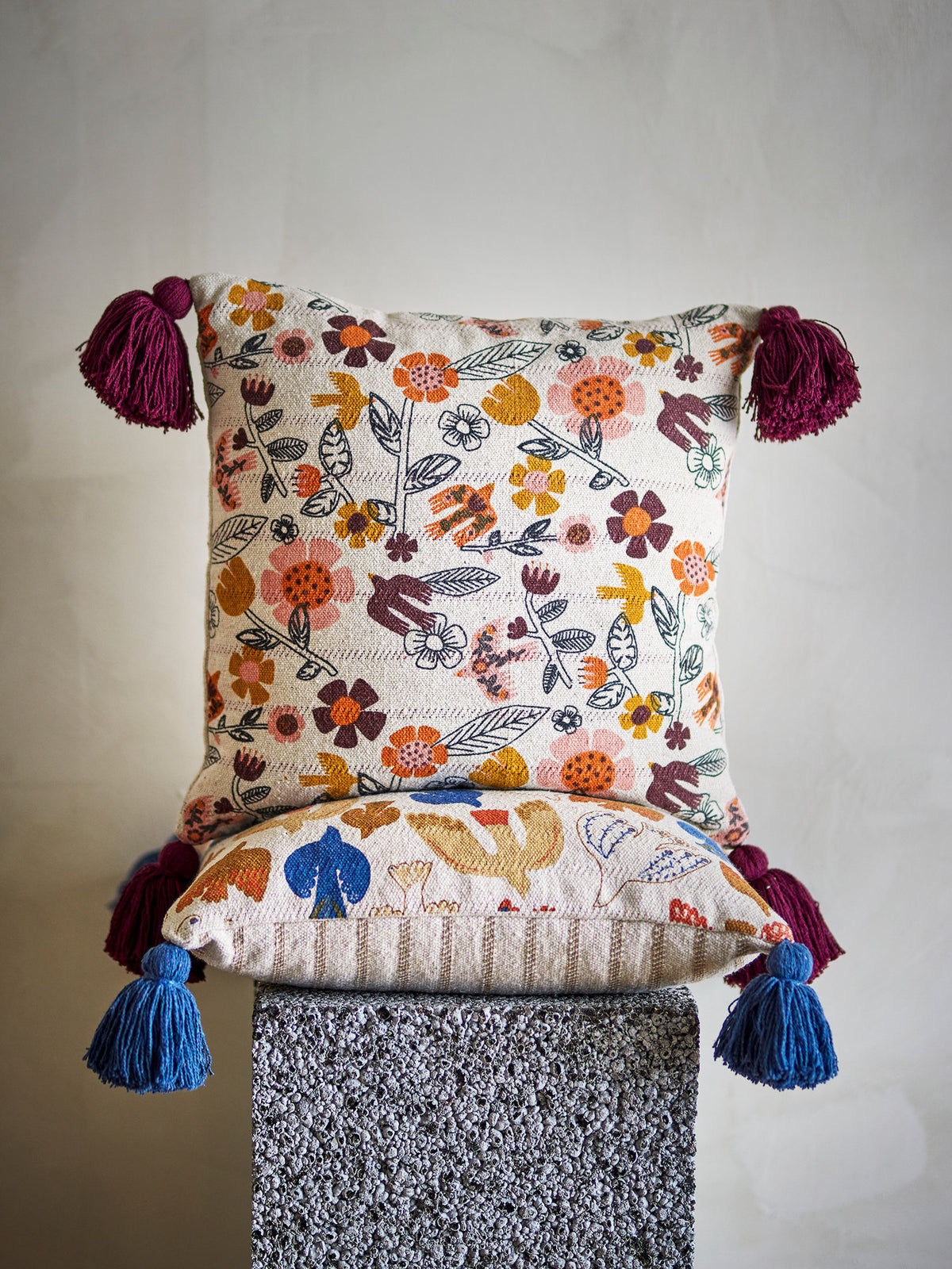Vivielle Kissen, Bunt, Baumwolle in Multi präsentiert im Onlineshop von KAQTU Design AG. Deko Kissenbezug ist von Bloomingville