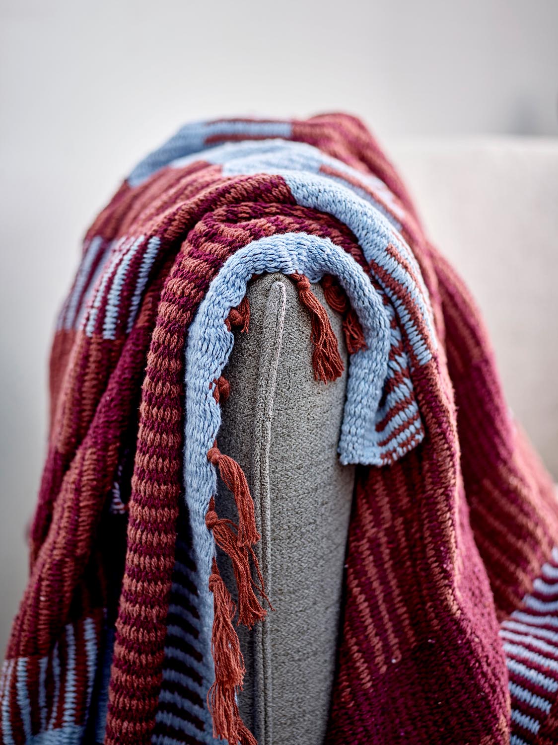 Isnel Decke, Bunt, Recycelte Baumwolle in Multi präsentiert im Onlineshop von KAQTU Design AG. Bettüberwurf ist von Creative Collection