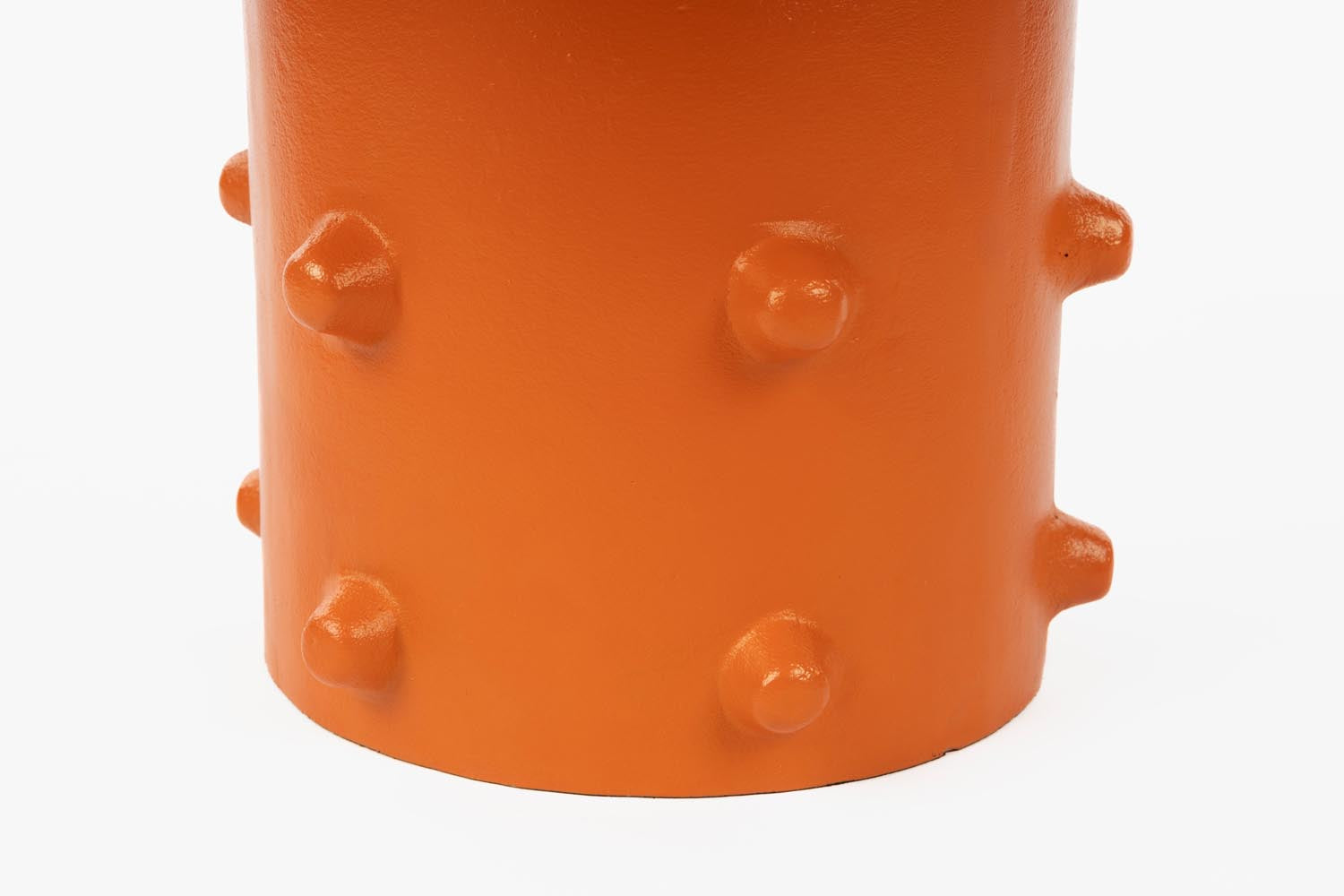 Pinch Me Beistelltisch in Orange präsentiert im Onlineshop von KAQTU Design AG. Beistelltisch ist von Bold Monkey
