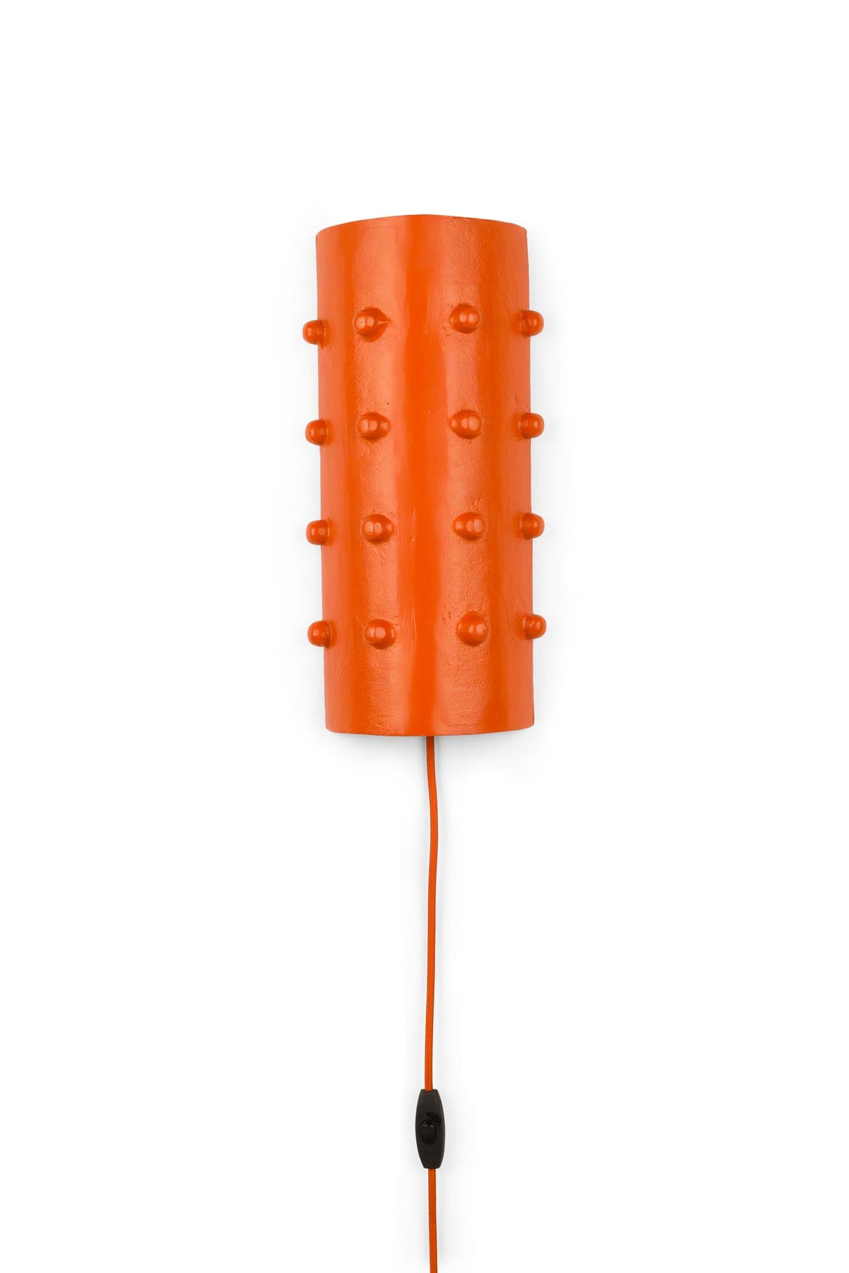 Pinch Me Wandleuchte in orange präsentiert im Onlineshop von KAQTU Design AG. Wandleuchte ist von Bold Monkey