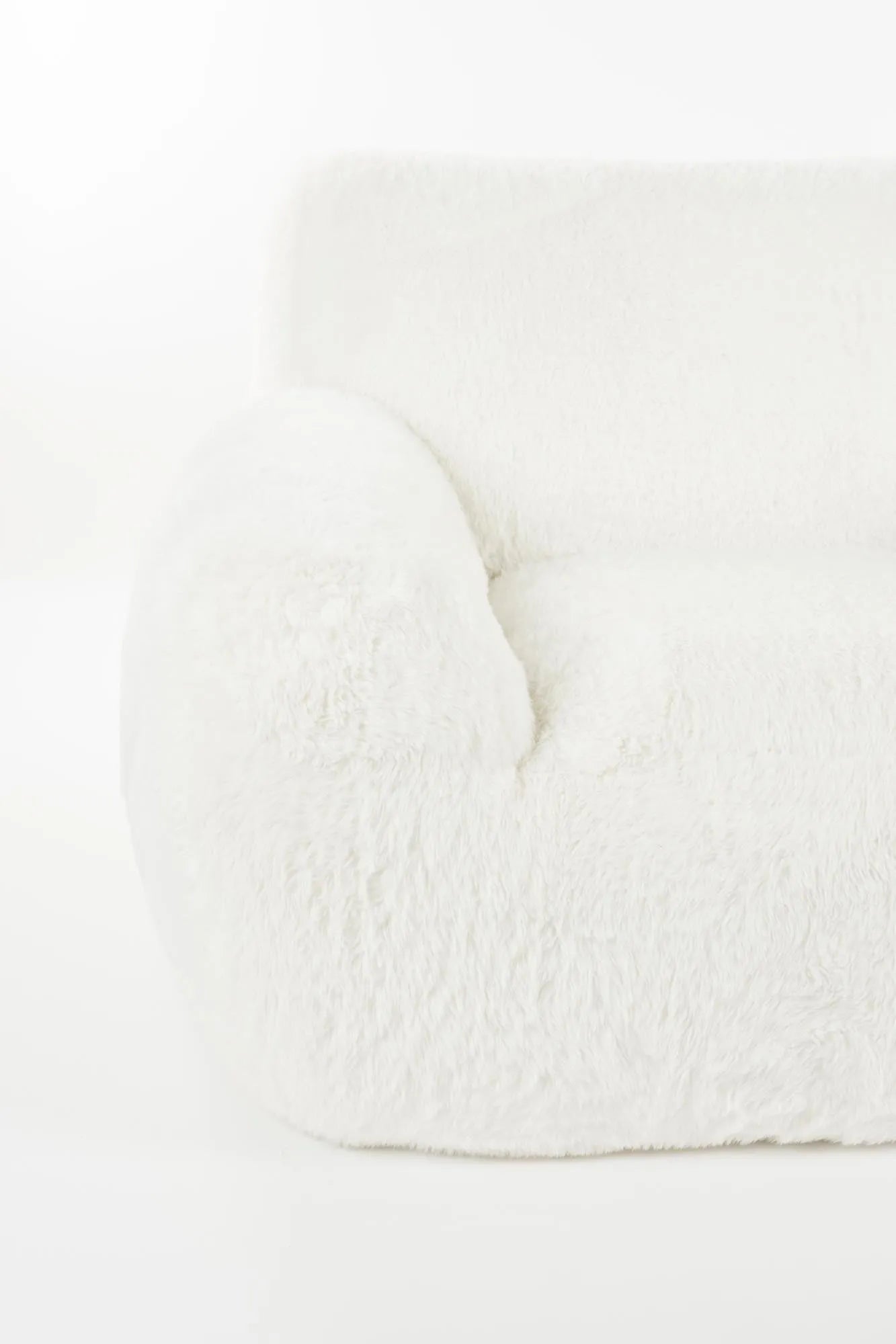 Lounge Stuhl Cuddle the Yeti in Offwhite präsentiert im Onlineshop von KAQTU Design AG. Sessel ist von Bold Monkey