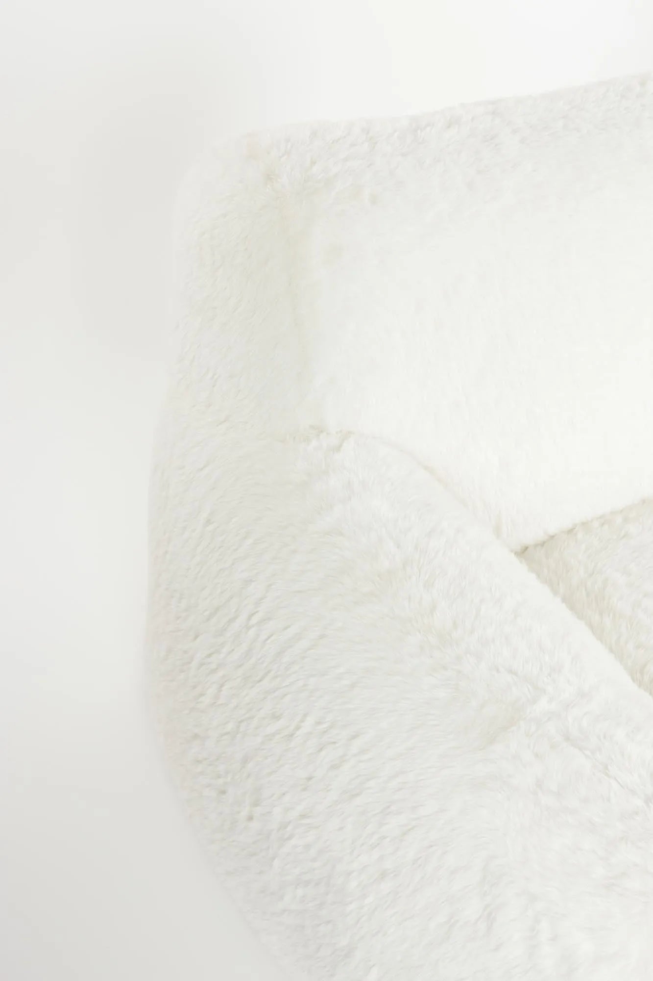 Lounge Stuhl Cuddle the Yeti in Offwhite präsentiert im Onlineshop von KAQTU Design AG. Sessel ist von Bold Monkey