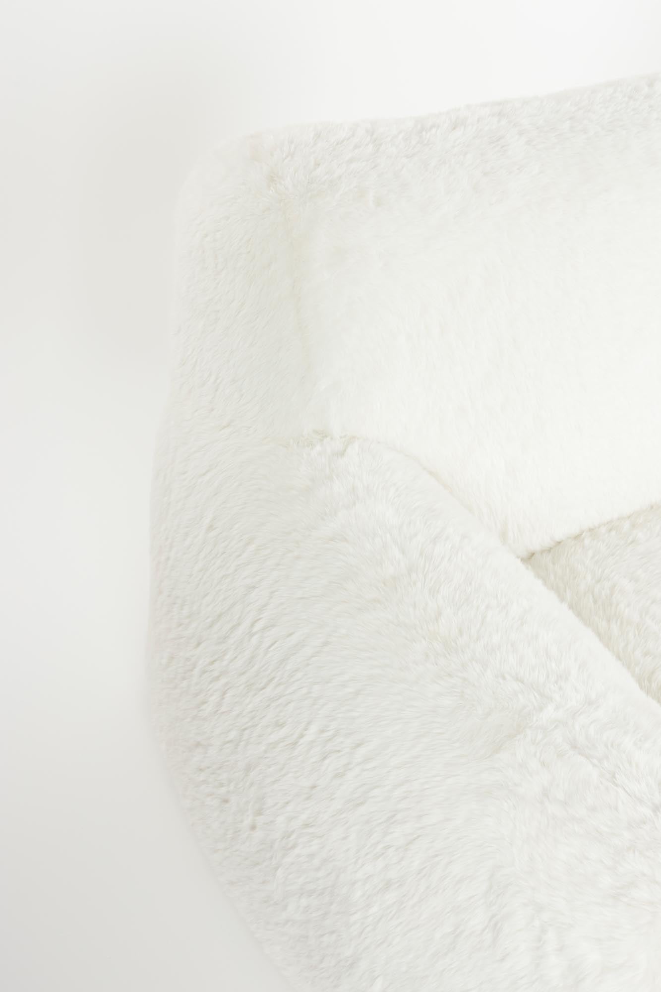 Lounge Stuhl Cuddle the Yeti in Offwhite präsentiert im Onlineshop von KAQTU Design AG. Sessel ist von Bold Monkey