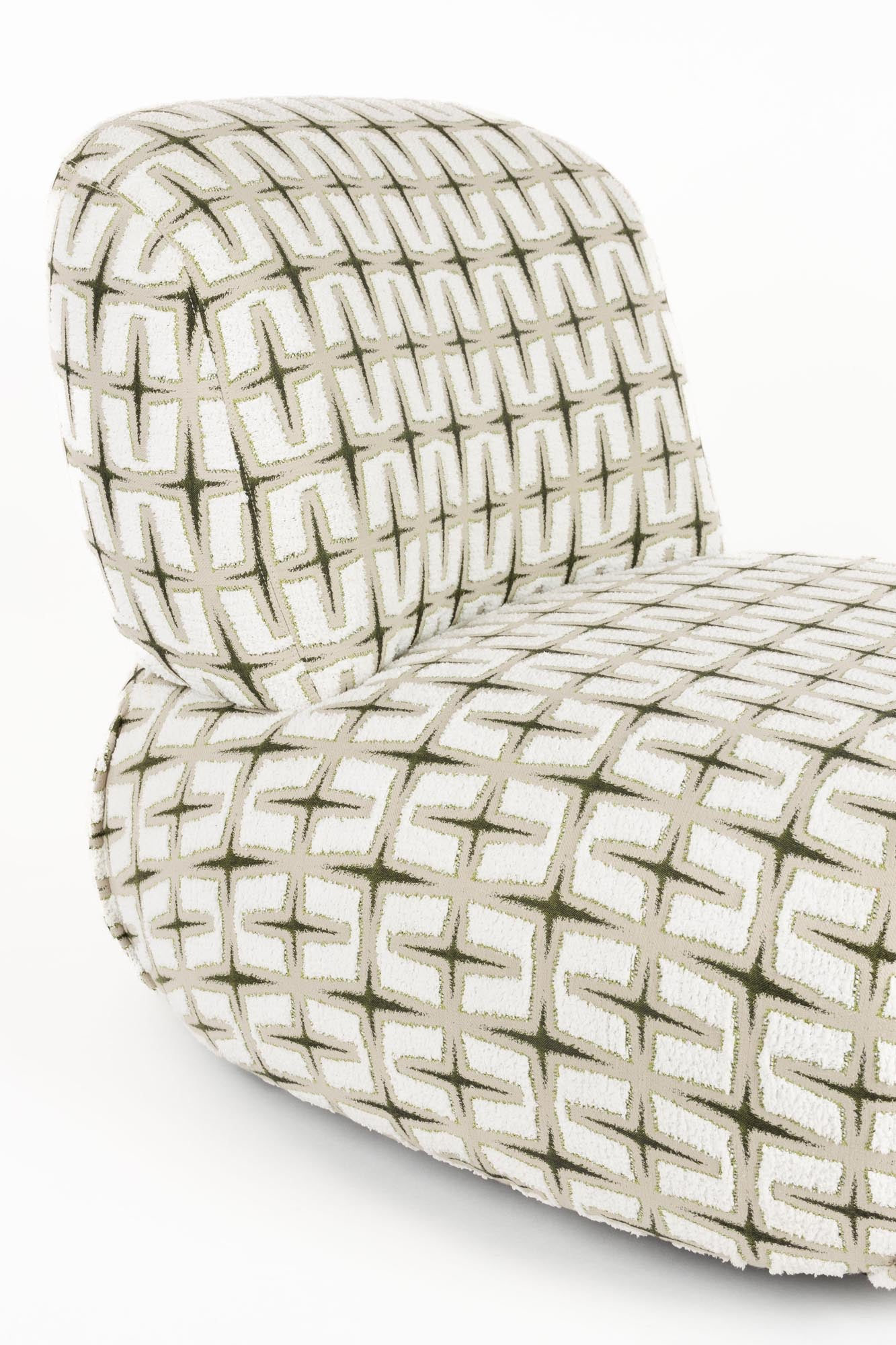 Der Lounge Stuhl Ritz Beige Green von Bold Monkey vereint modernes Design mit höchstem Komfort. Ideal für jeden Raum!