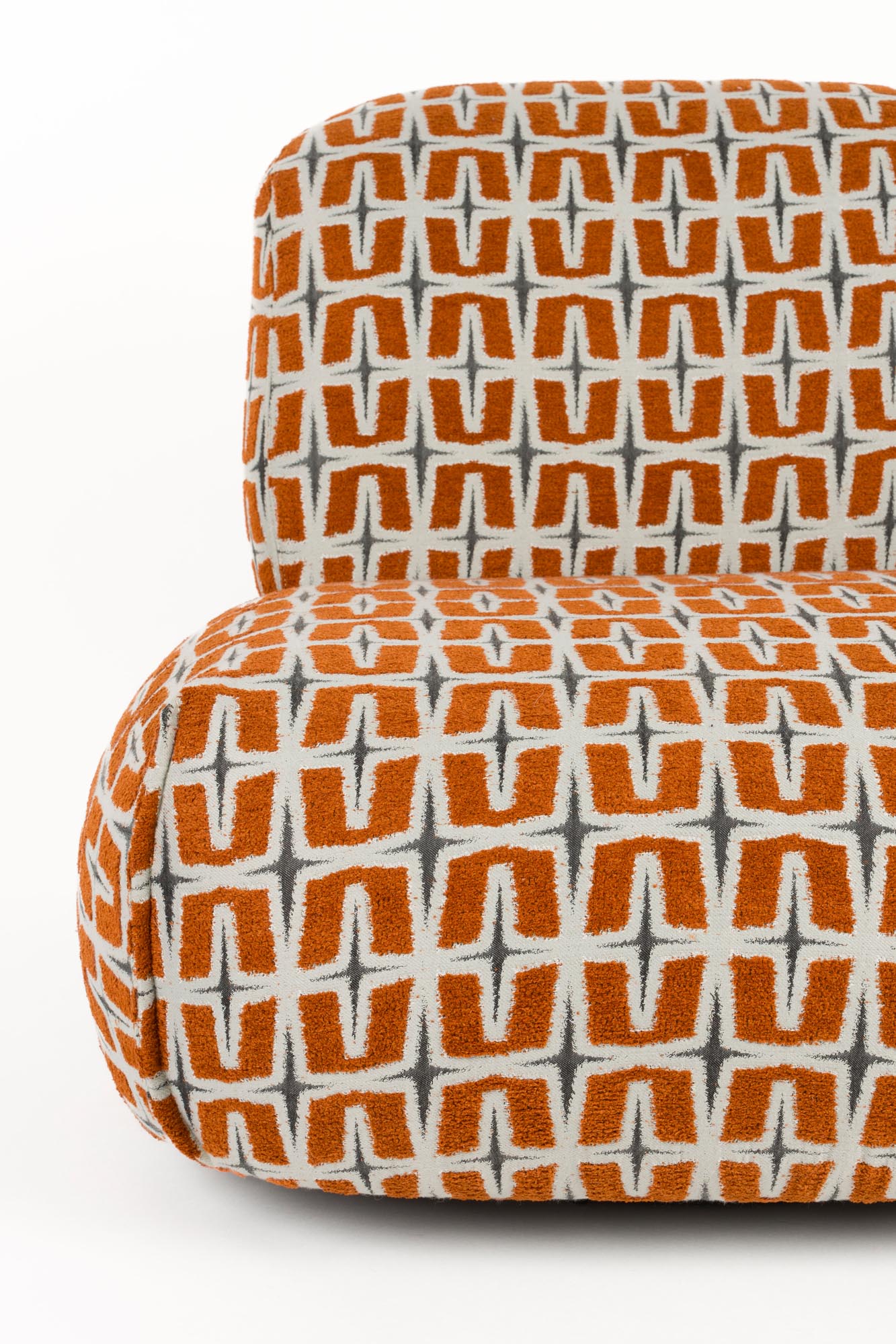 Lounge Stuhl Ritz Beige Burned Orange in Orange präsentiert im Onlineshop von KAQTU Design AG. Sessel ist von Bold Monkey