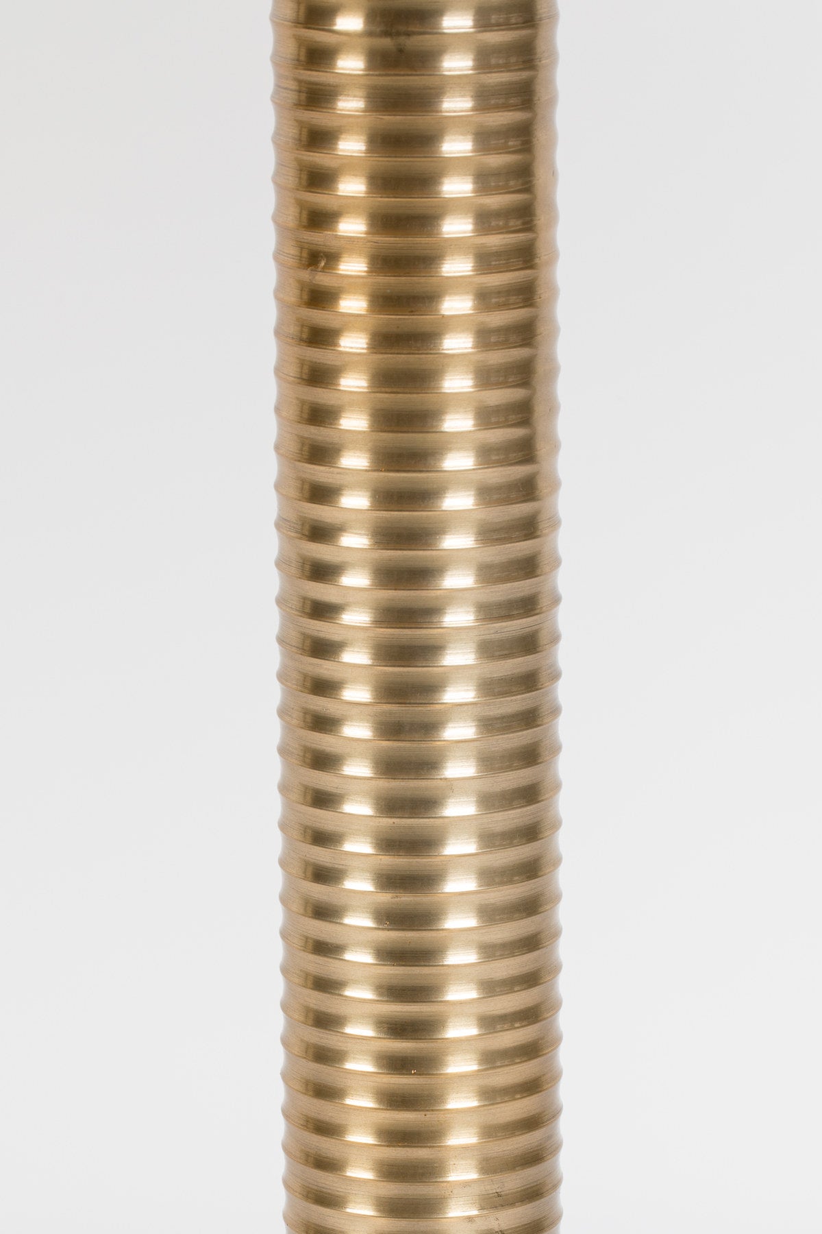 HYPNOTISING ROUND Tisch in Gold präsentiert im Onlineshop von KAQTU Design AG. Esstisch ist von Bold Monkey