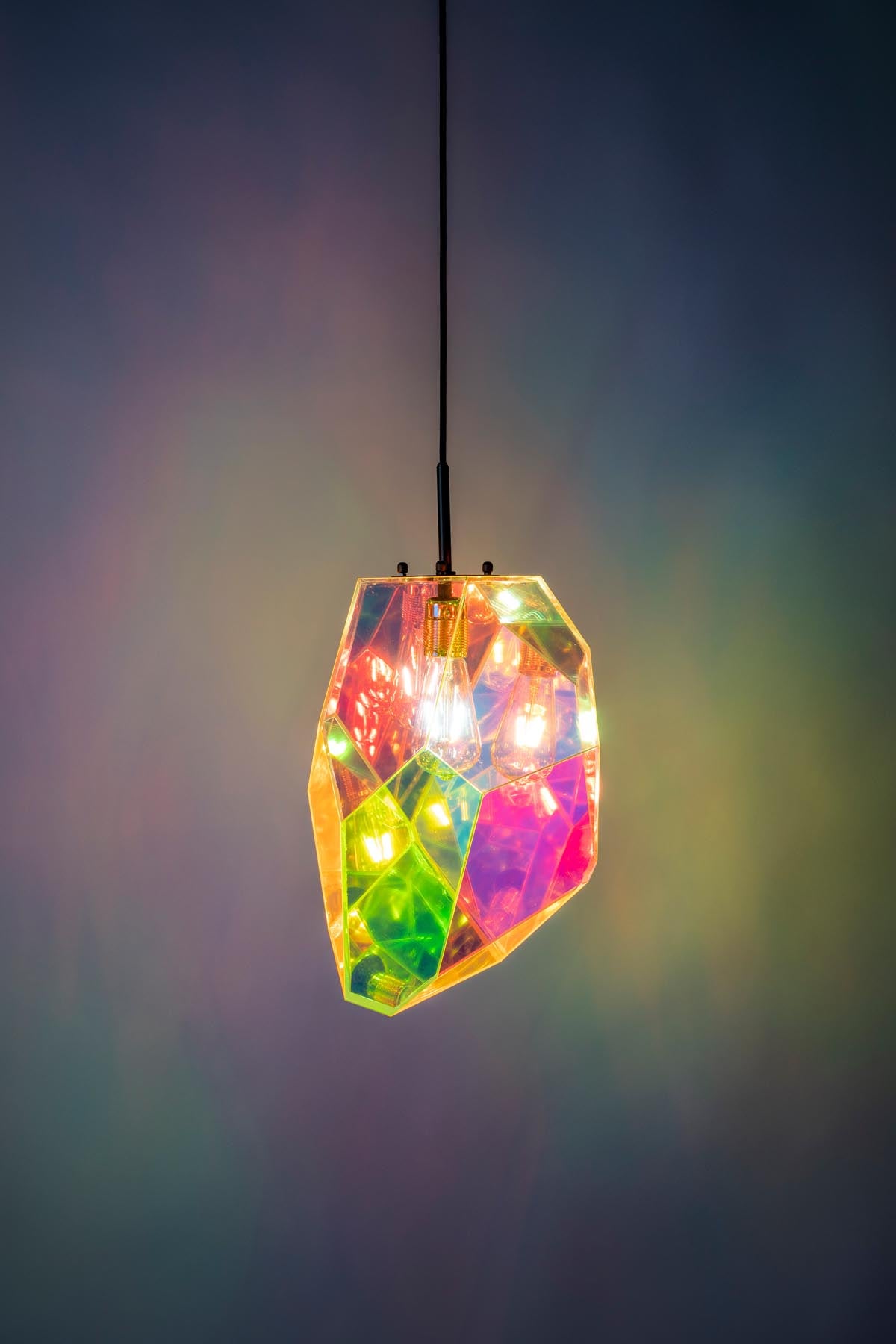 DIAMOND DEAR Pendellampe in Mehrfarbig präsentiert im Onlineshop von KAQTU Design AG. Pendelleuchte ist von Bold Monkey