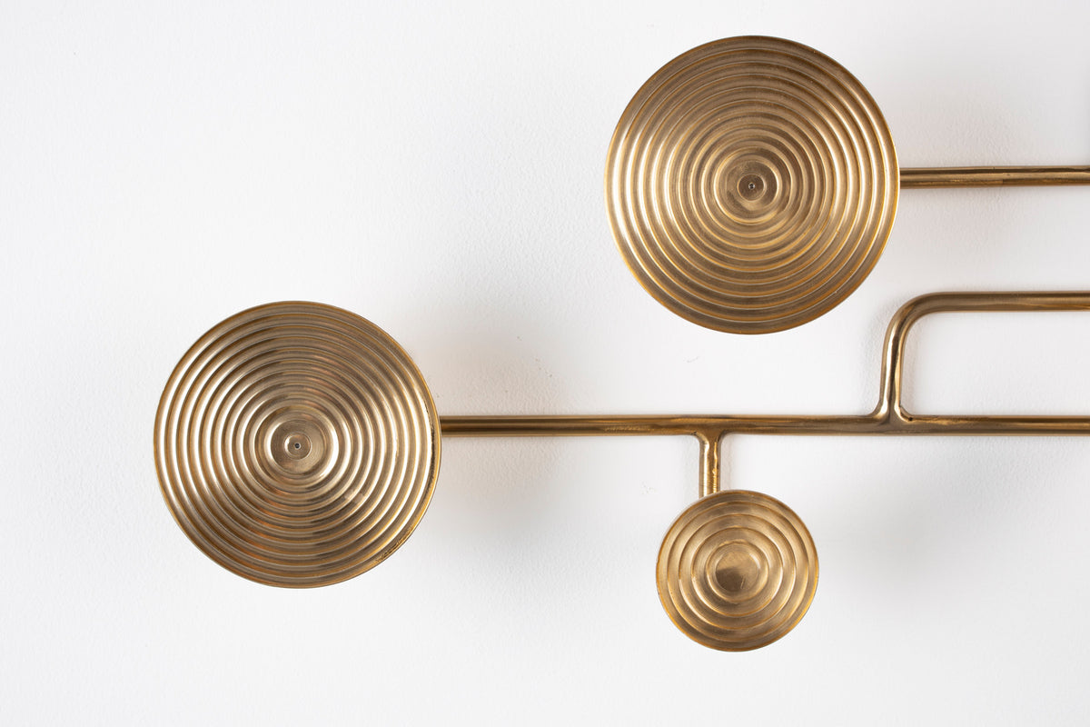 Kleiderhaken HYPNOTISING in Gold präsentiert im Onlineshop von KAQTU Design AG. Kleiderhaken ist von Bold Monkey