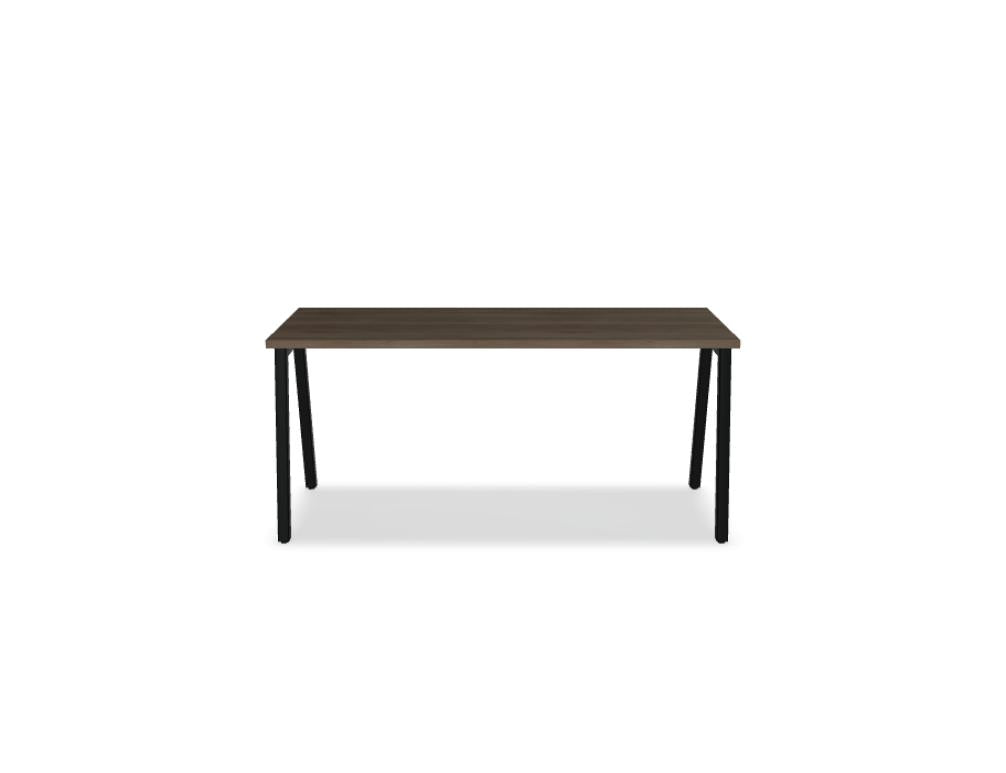 Ogi M BOM16 - Schreibtisch in Honigeiche präsentiert im Onlineshop von KAQTU Design AG. Schreibtisch ist von Mdd