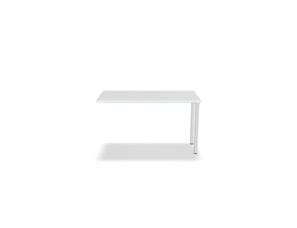 Ogi Q BOX12 - Schreibtisch in Honigeiche präsentiert im Onlineshop von KAQTU Design AG. Schreibtisch ist von Mdd