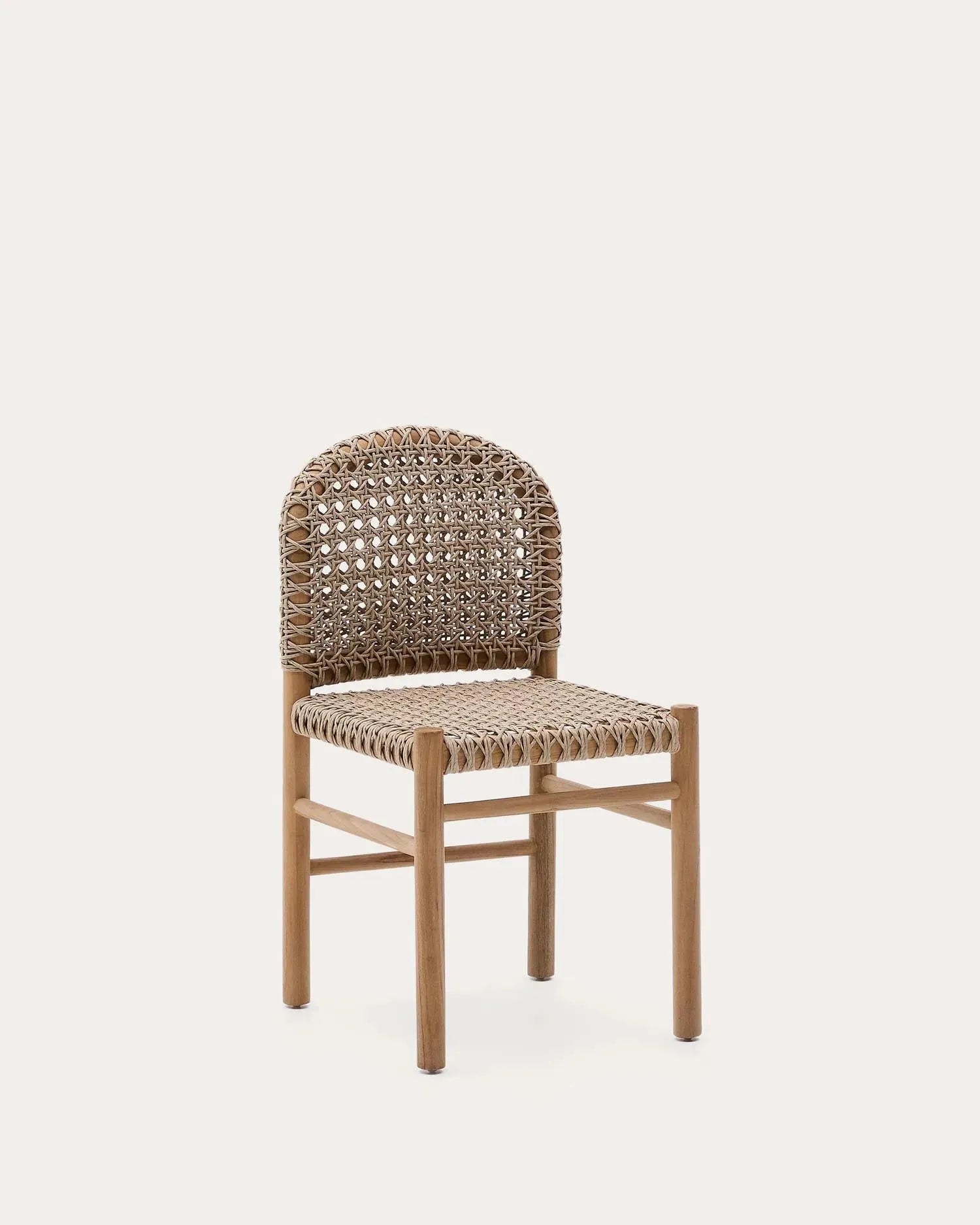 Der Tavira Outdoor-Stuhl aus massivem Teakholz von Kave Home bietet stilvollen Komfort für Ihren Außenbereich.
