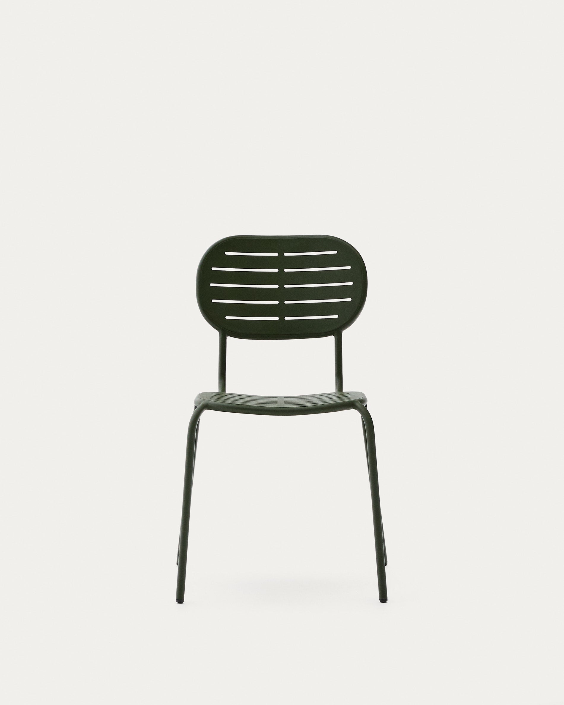 Stapelbarer Outdoor-Stuhl Brai in Grün aus verzinktem Stahl von Kave Home, ideal für Gartenmöbel, robust und wetterfest.