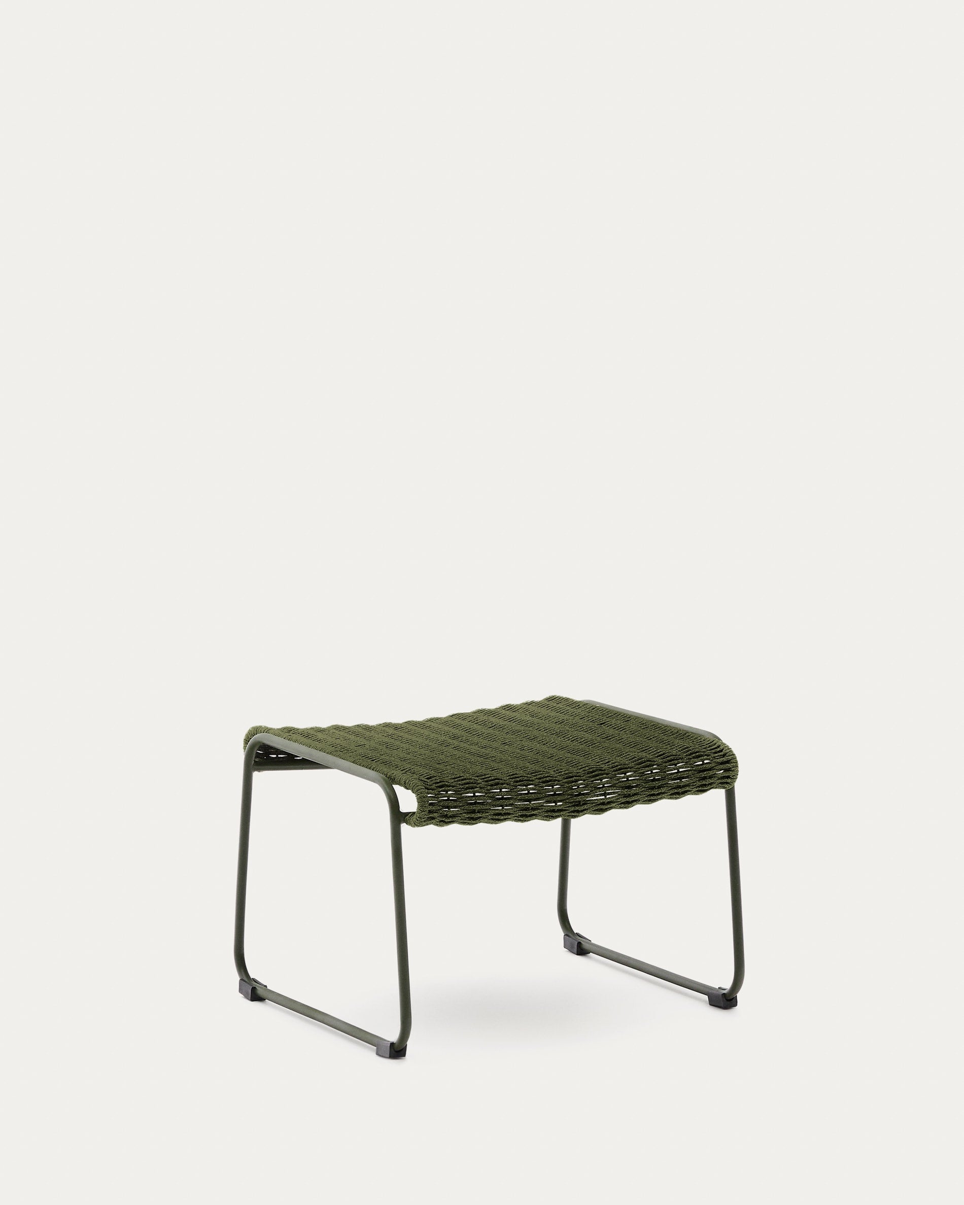 Vielseitige Fussablage Maurina: grün verzinkter Stahl, UV-beständiges Seil, ideal für drinnen & draussen, mediterranes Design.