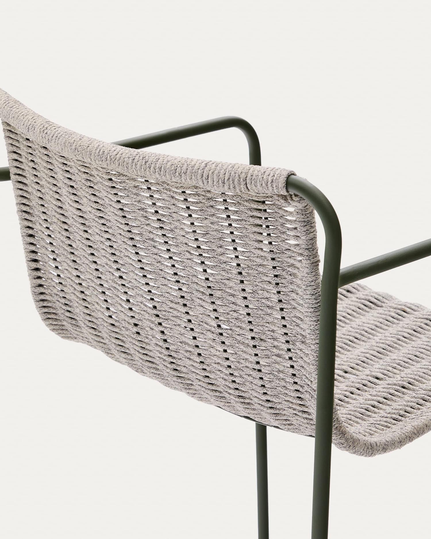 Hocker Maurina, 74,5 cm, aus grünem Stahl, mit écrufarbenem und grauem Seil, perfekt für moderne und geschmackvolle Einrichtungen.