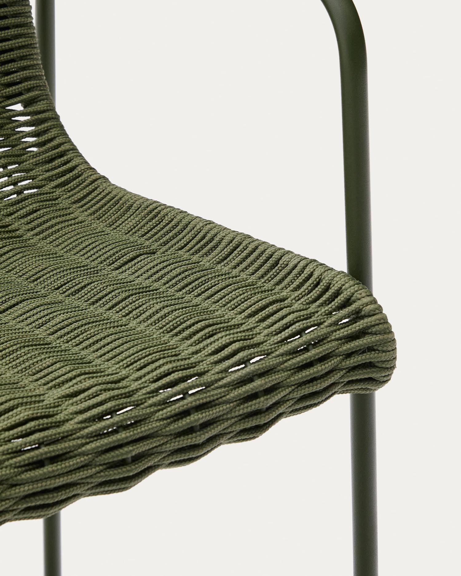 Stapelbarer Hocker aus grünem Stahl mit Seil, 74,5 cm hoch, modernes Design, perfekt für stilvolle und funktionale Einrichtung.