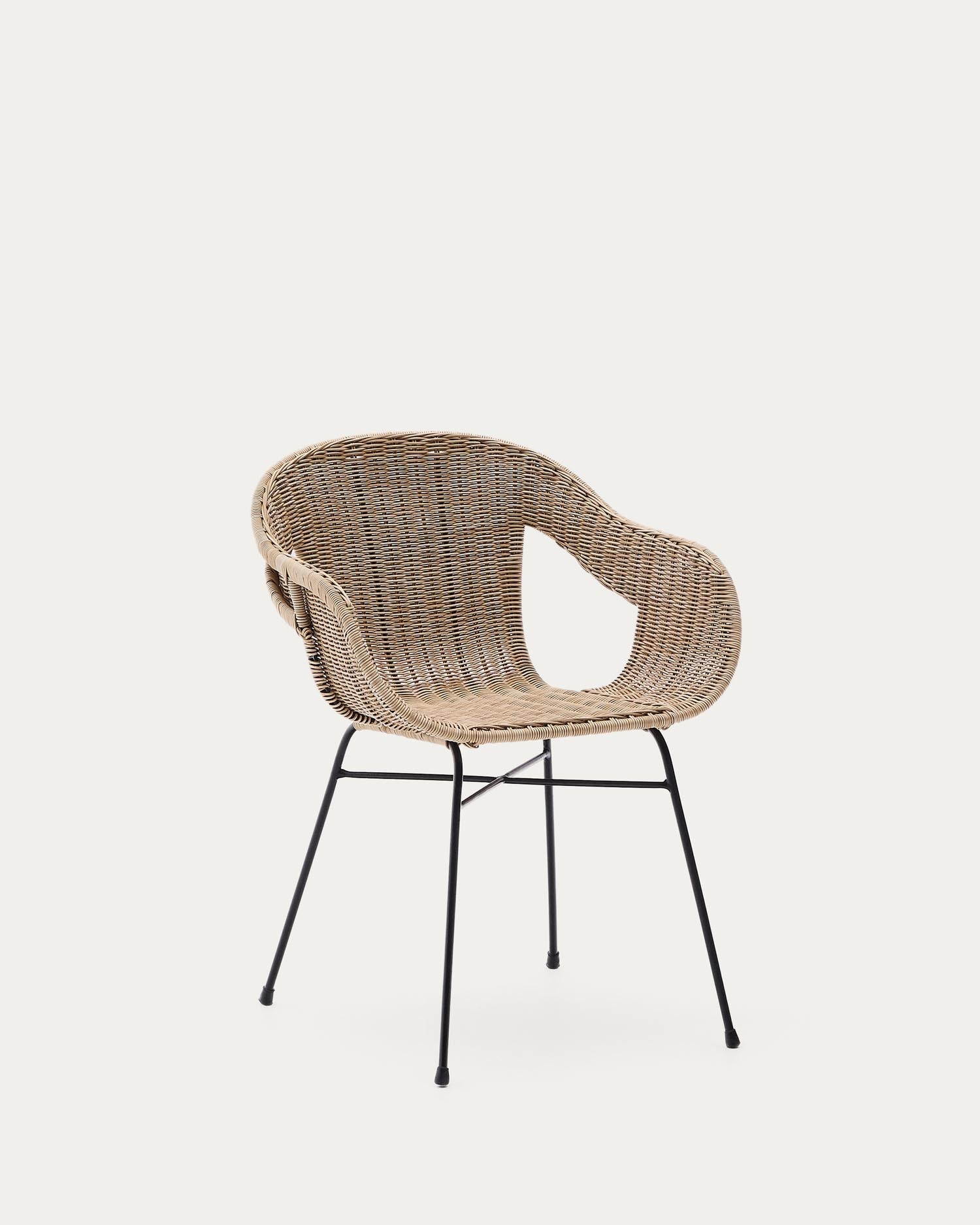 Stapelbarer Stuhl Eltiera aus synthetischem Rattan und schwarzem Stahlgestell in  präsentiert im Onlineshop von KAQTU Design AG. Gartenstuhl ist von Kave Home