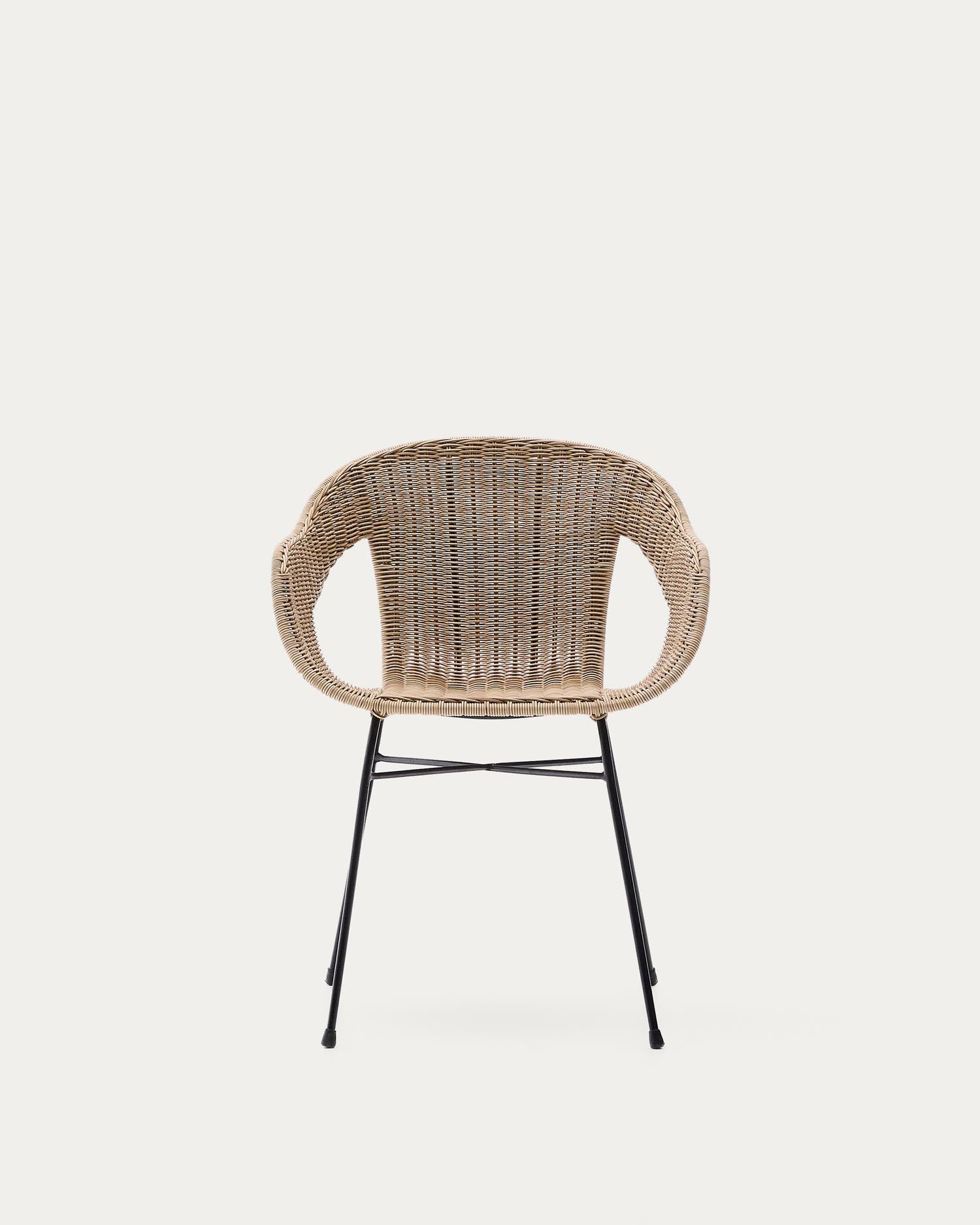 Erleben Sie den Eltiera Stuhl von Kave Home: stilvoll, stapelbar und perfekt für jeden Raum. Hochwertiges Rattan und stabiles Stahlgestell für Komfort und Langlebigkeit.