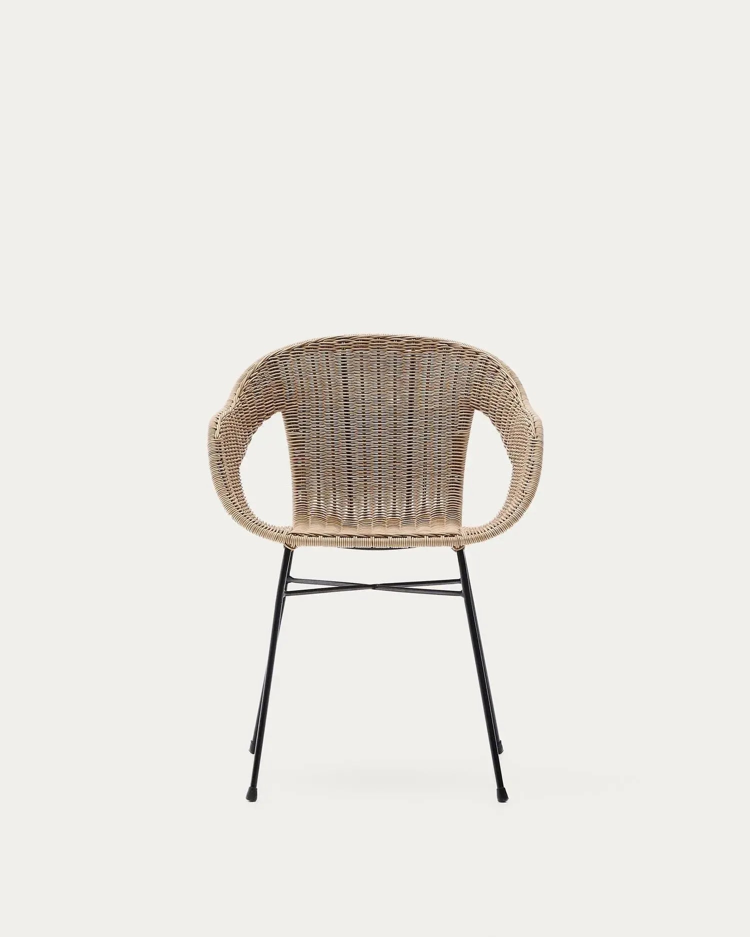 Stapelbarer Stuhl Eltiera aus synthetischem Rattan und schwarzem Stahlgestell in  präsentiert im Onlineshop von KAQTU Design AG. Gartenstuhl ist von Kave Home