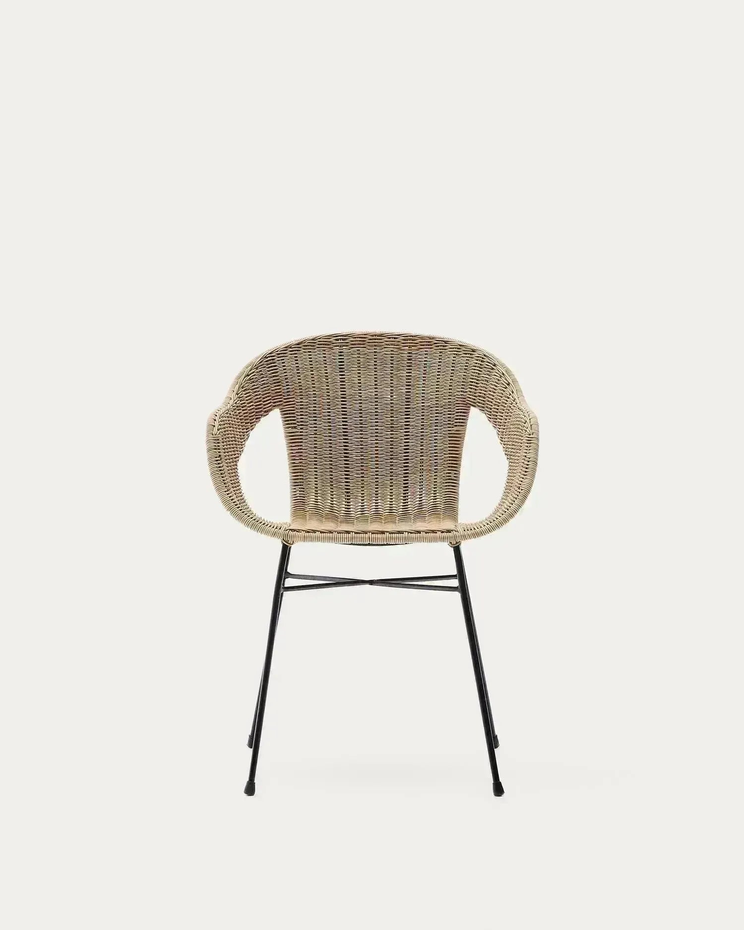Stapelbarer Stuhl Eltiera aus synthetischem Rattan und schwarzem Stahlgestell in  präsentiert im Onlineshop von KAQTU Design AG. Gartenstuhl ist von Kave Home