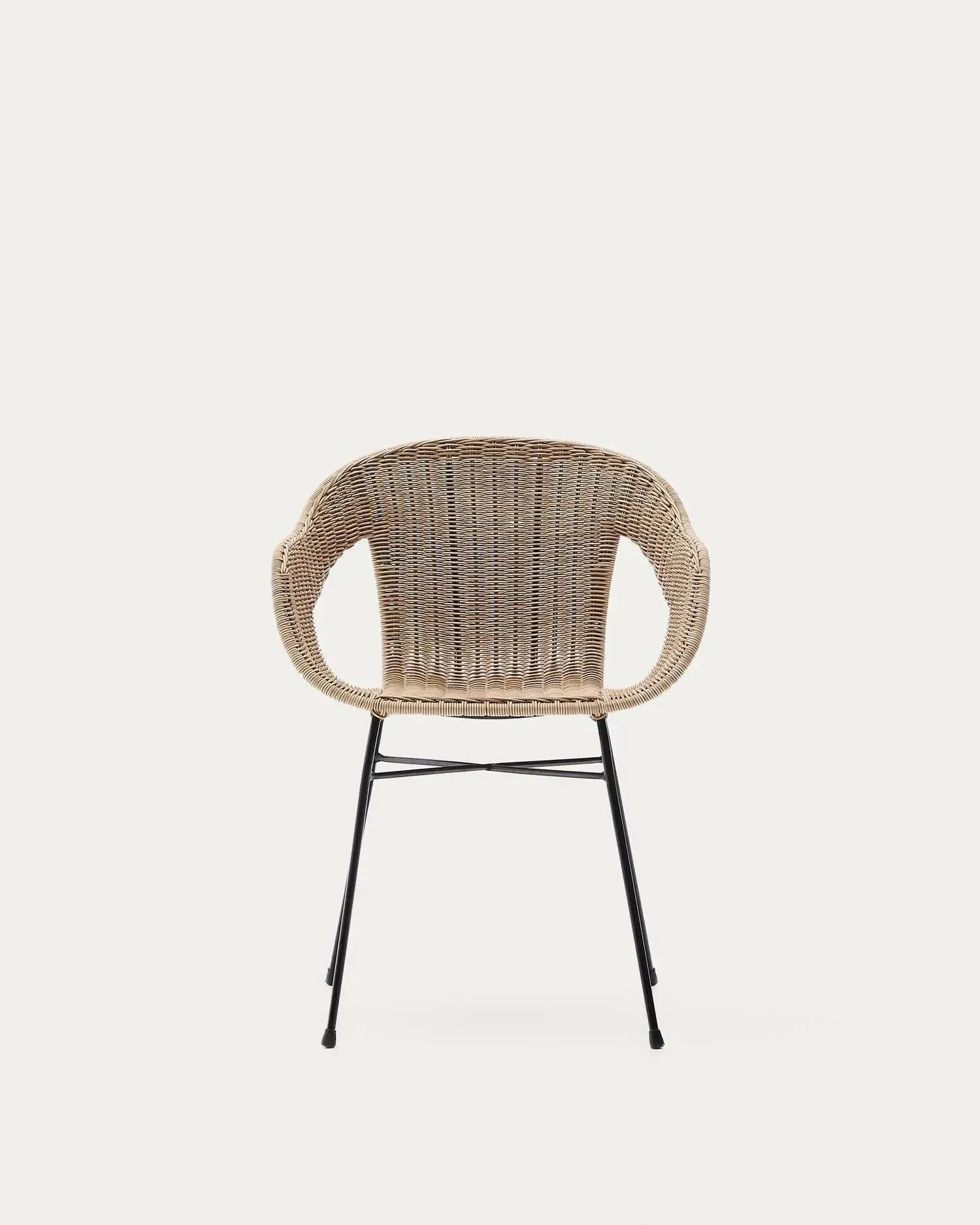 Stapelbarer Stuhl Eltiera aus synthetischem Rattan und schwarzem Stahlgestell in  präsentiert im Onlineshop von KAQTU Design AG. Gartenstuhl ist von Kave Home