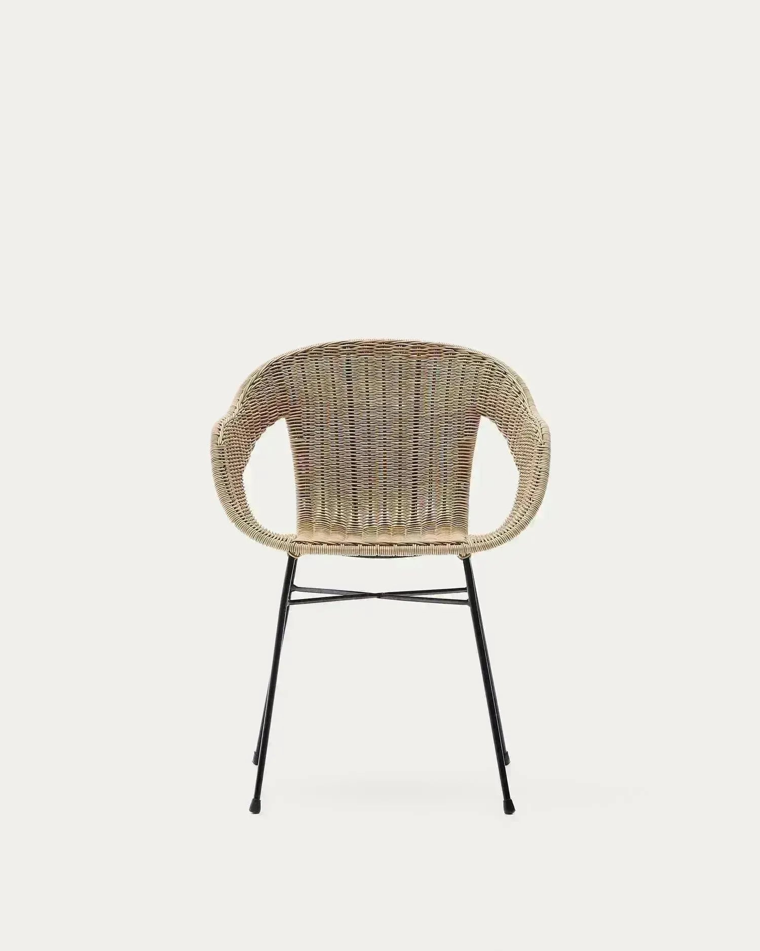 Stapelbarer Stuhl Eltiera aus synthetischem Rattan und schwarzem Stahlgestell in  präsentiert im Onlineshop von KAQTU Design AG. Gartenstuhl ist von Kave Home