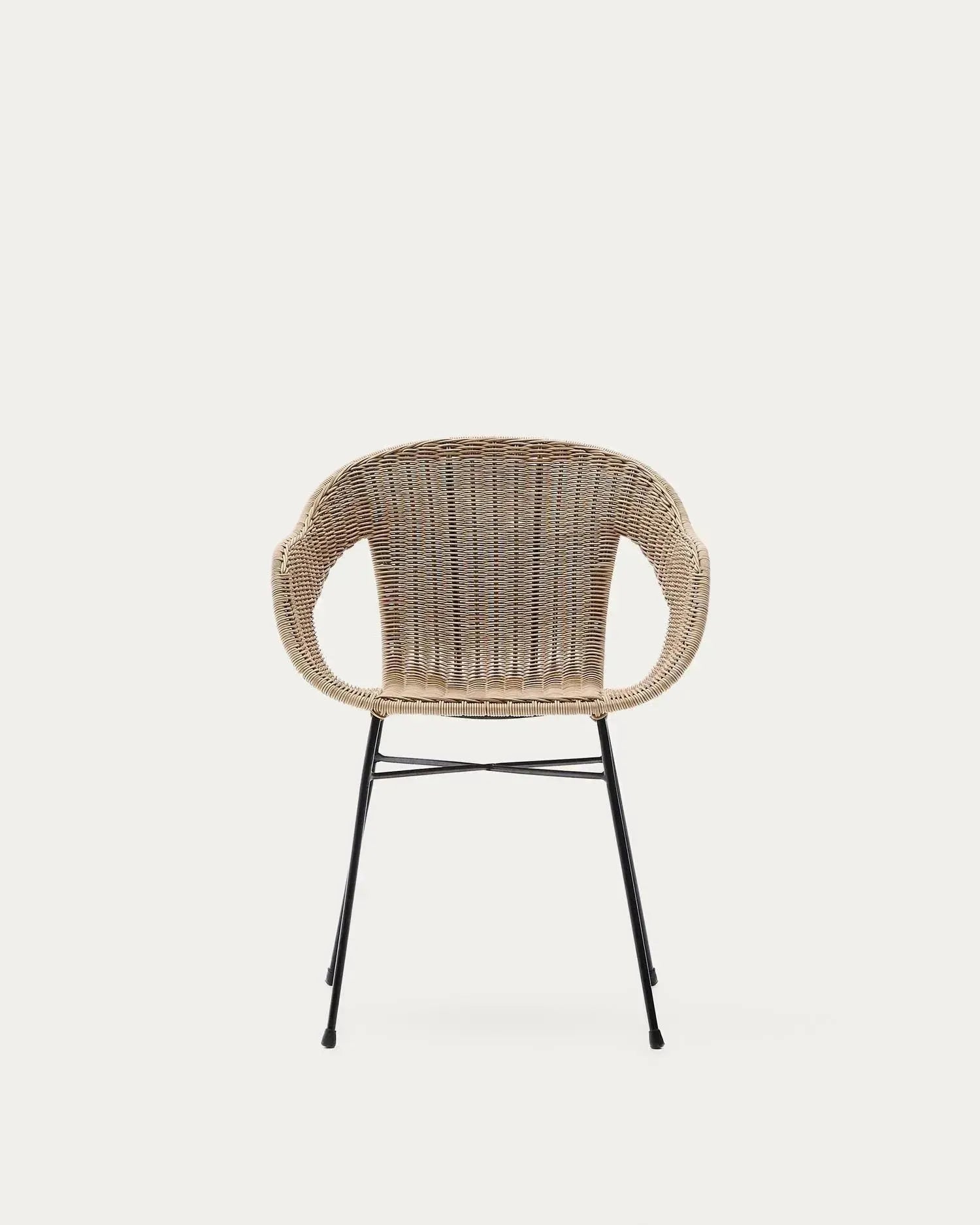 Stapelbarer Stuhl Eltiera aus synthetischem Rattan und schwarzem Stahlgestell in  präsentiert im Onlineshop von KAQTU Design AG. Gartenstuhl ist von Kave Home