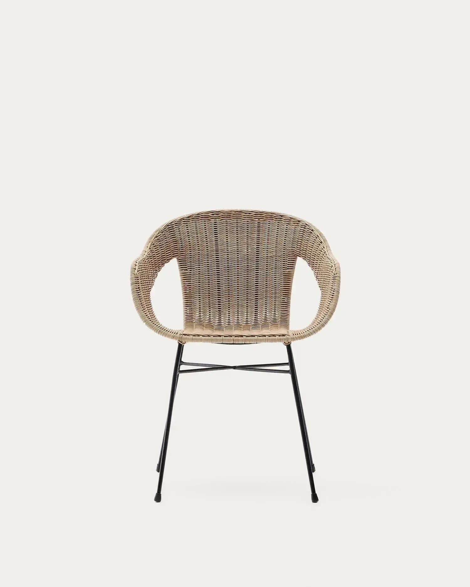 Stapelbarer Stuhl Eltiera aus synthetischem Rattan und schwarzem Stahlgestell in  präsentiert im Onlineshop von KAQTU Design AG. Gartenstuhl ist von Kave Home