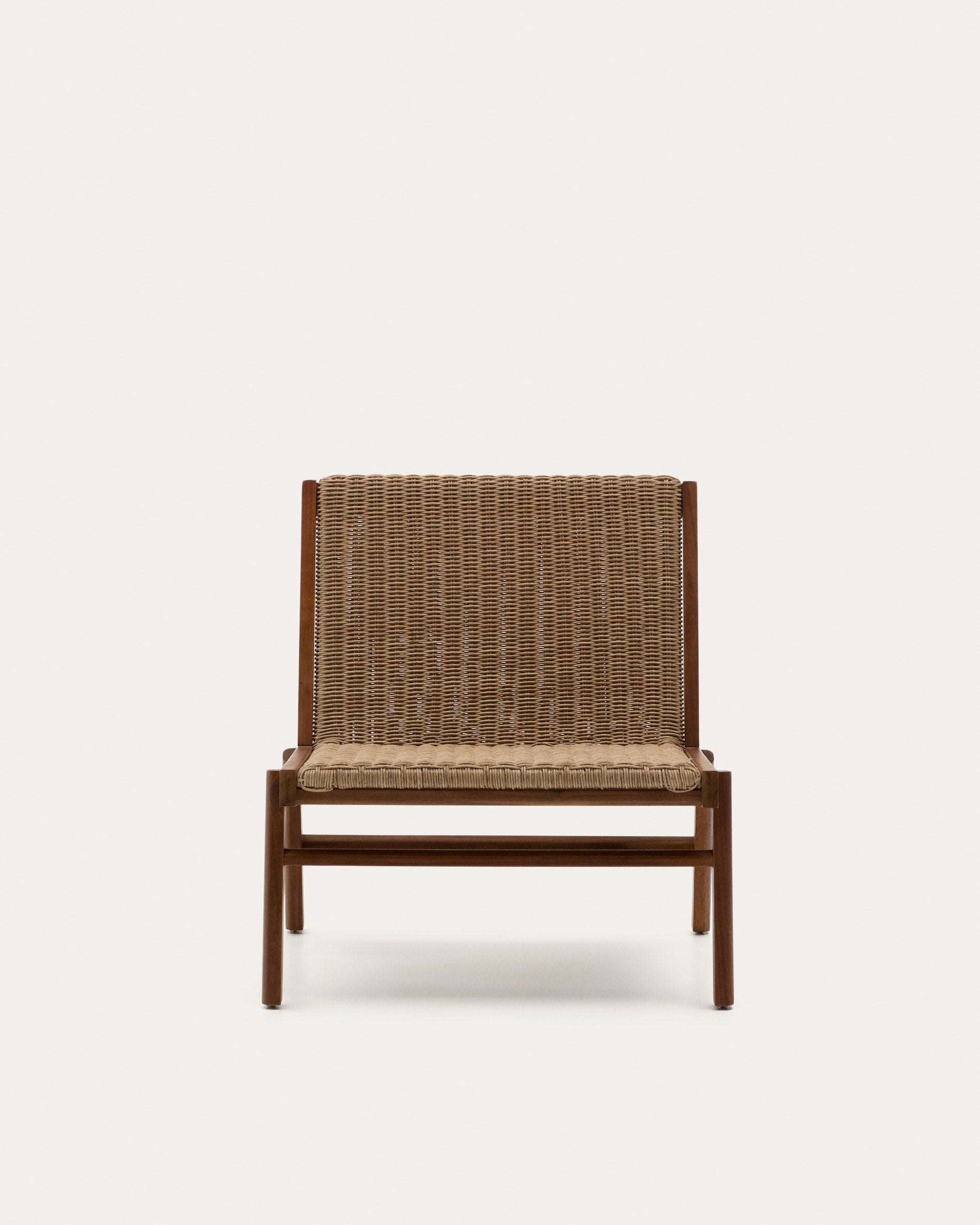 Elegantes Sofa aus Teakholz und Rattan, FSC-zertifiziert, für stilvolles und nachhaltiges Wohnen.