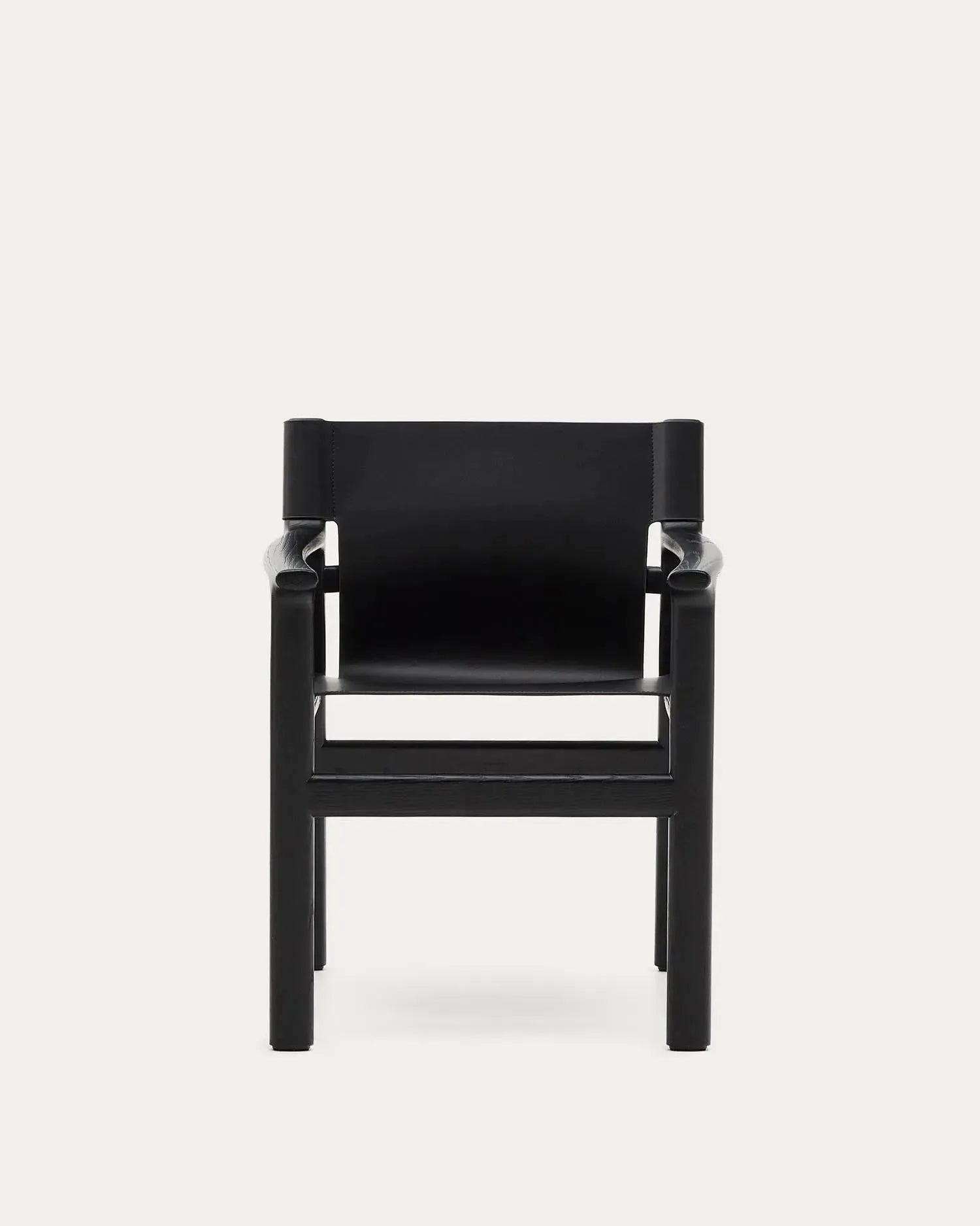 Stuhl Jan aus recycelten Lederfasern in Schwarz und massivem Eschenholz FSC 100 % mit schwarzem Finish in Schwarz präsentiert im Onlineshop von KAQTU Design AG. Stuhl ist von Kave Home
