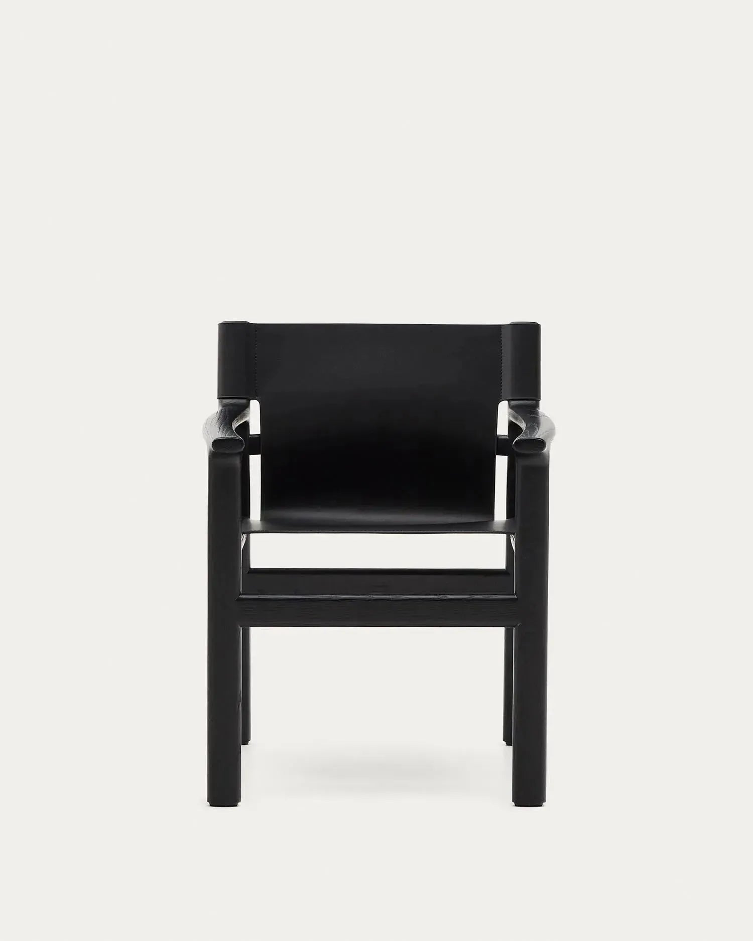Stuhl Jan aus recycelten Lederfasern in Schwarz und massivem Eschenholz FSC 100 % mit schwarzem Finish in Schwarz präsentiert im Onlineshop von KAQTU Design AG. Stuhl ist von Kave Home