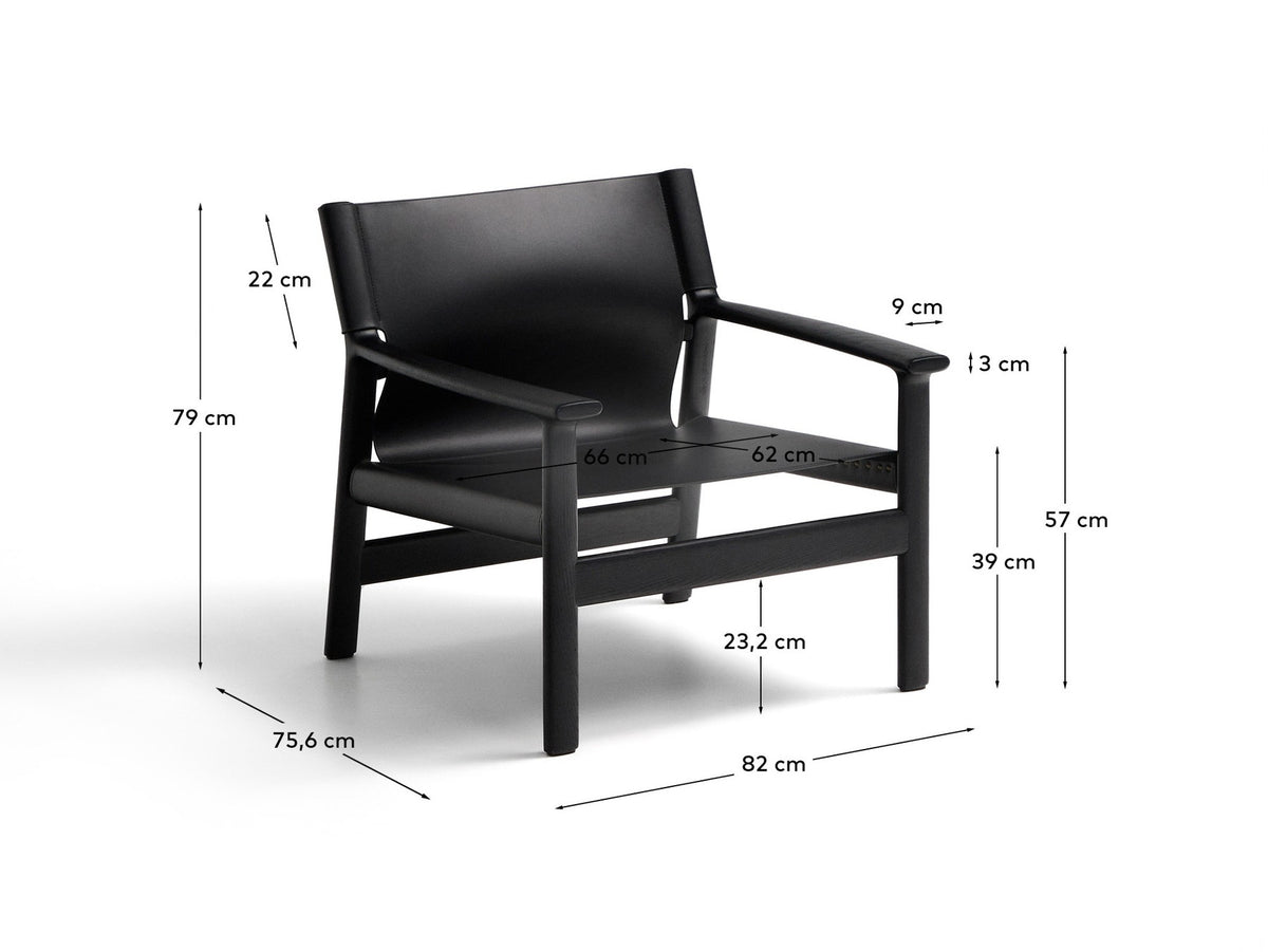 Sessel Jan aus recycelten Lederfasern in Schwarz und massivem Eschenholz FSC 100 % mit schwarzem Finish in Schwarz präsentiert im Onlineshop von KAQTU Design AG. Sessel ist von Kave Home