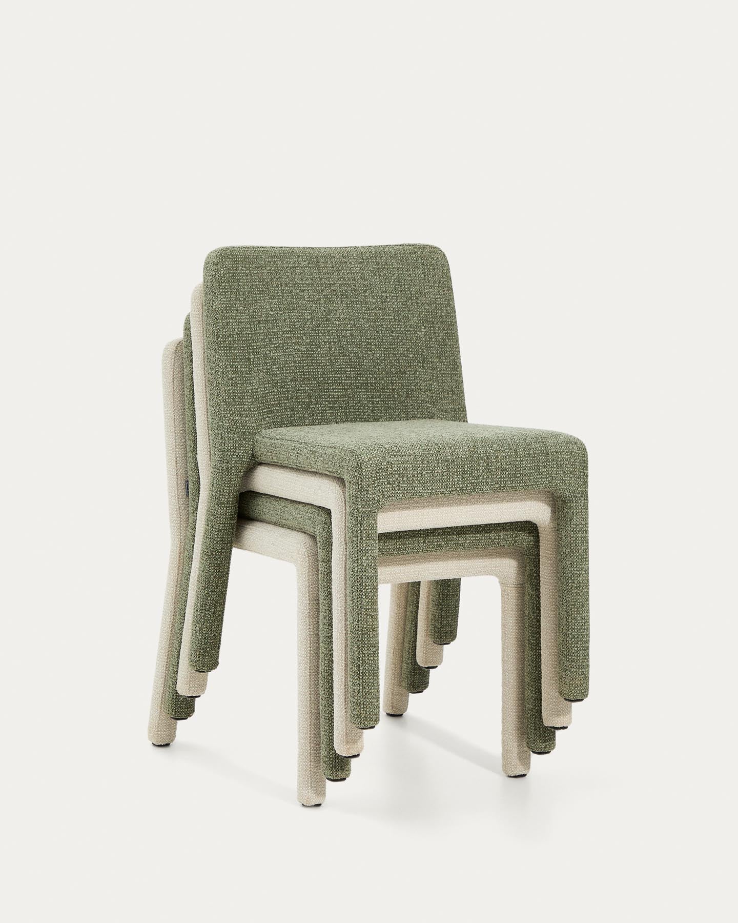 Stapelbarer Stuhl Loria mit grüner Chenille in Grün präsentiert im Onlineshop von KAQTU Design AG. Stuhl ist von Kave Home
