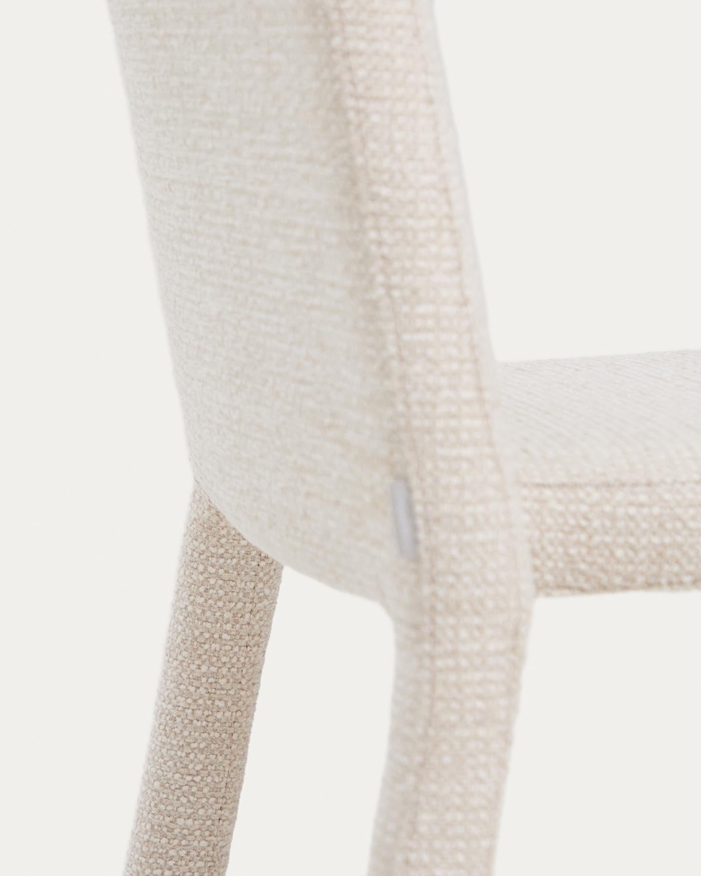 Stapelbarer Stuhl Loria mit beiger Chenille in Beige präsentiert im Onlineshop von KAQTU Design AG. Stuhl ist von Kave Home